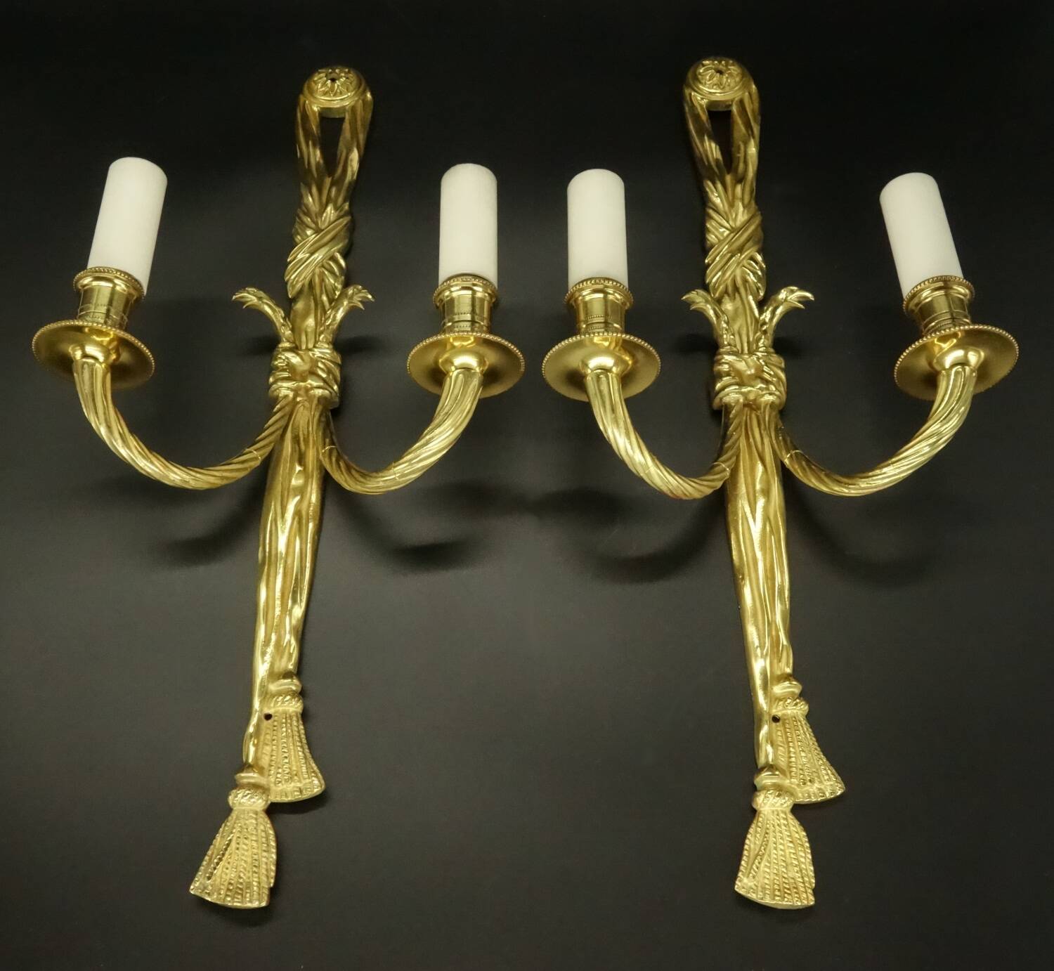 Large pair of wall lights, eagle heads, Louis XVI style from Hettier Vincent - gilded bronze