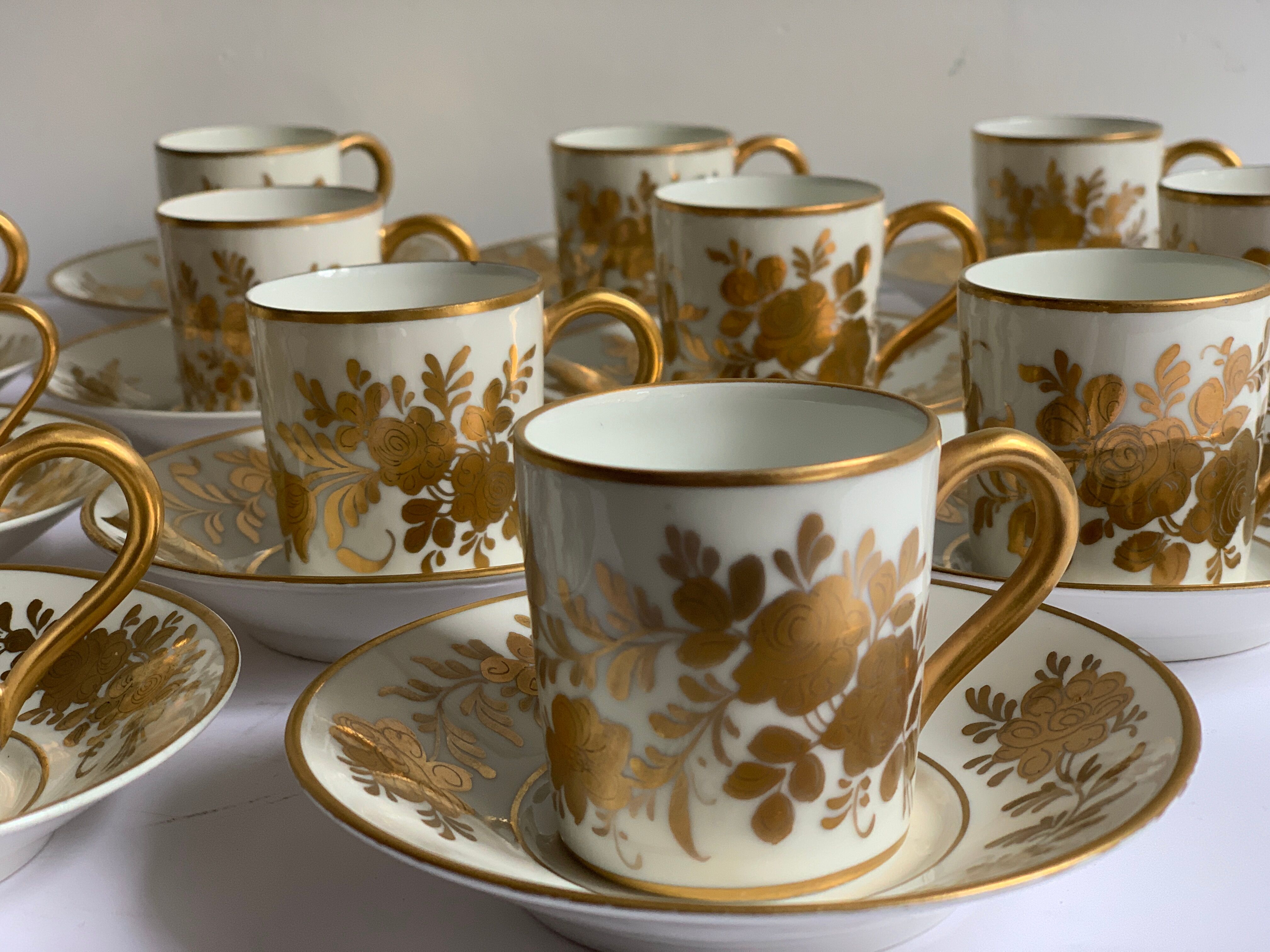 Coffee cup service in porcelain