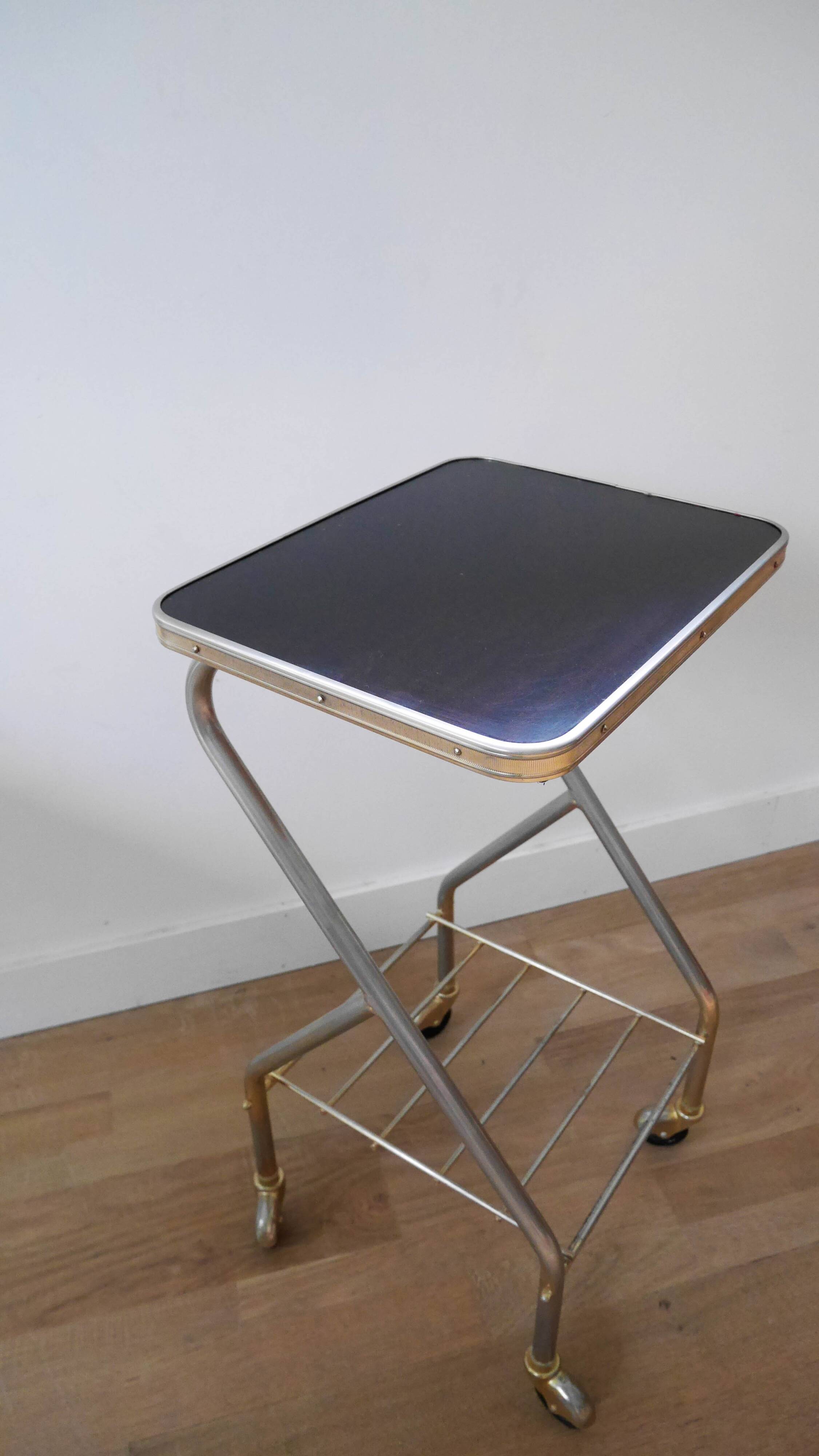 Tablette de style industriel en acier et plateau bois