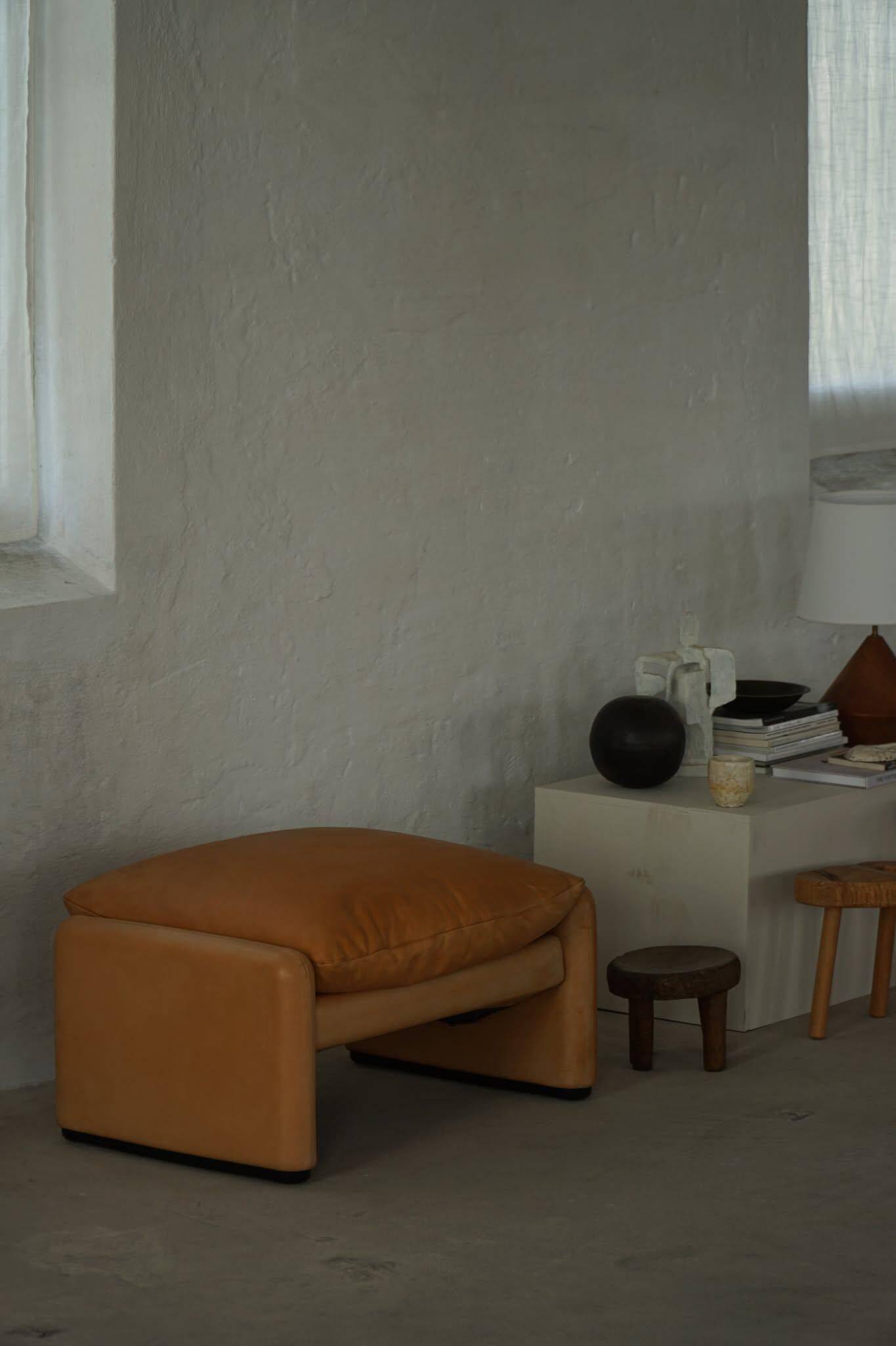 Maralunga ottoman in leather, Vico Magistretti for Cassina, Italian modern, 1973