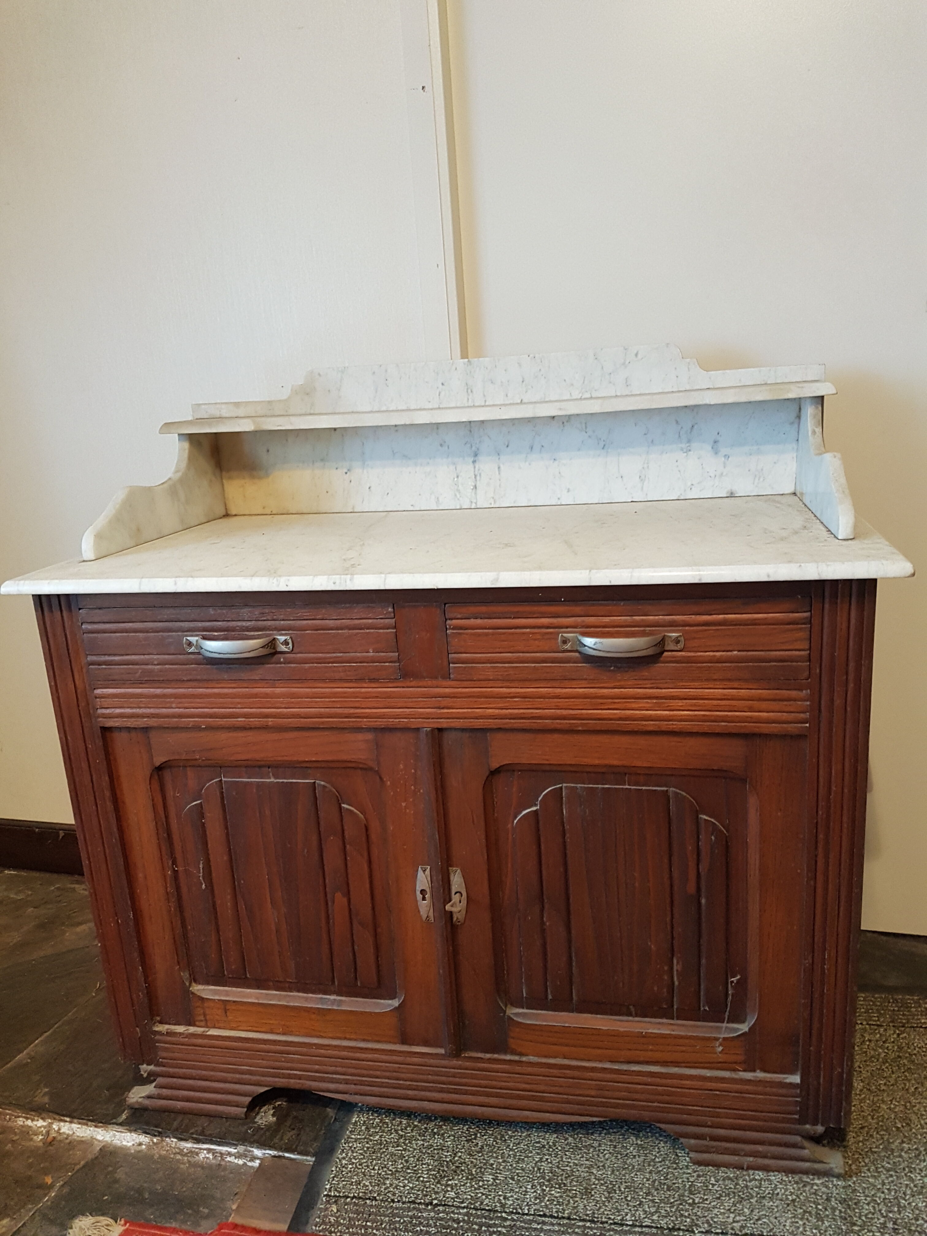 Toilet/dressing table