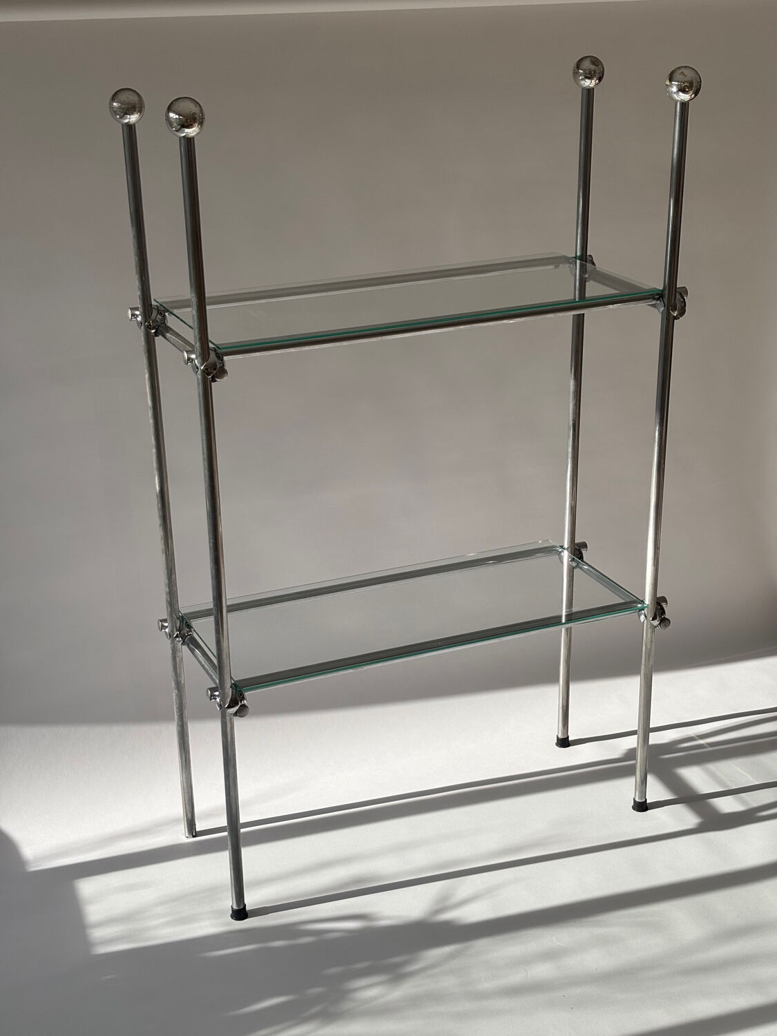 Minimalist bookshelf, Italian design 1970.