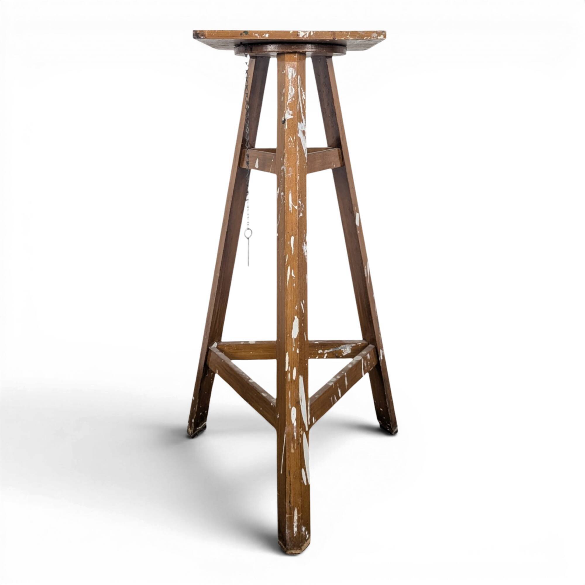 Sculptor's stool in oak, mid-20th century.