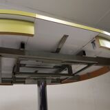 Vintage round dining table with a diameter of 100 cm, extendable to 135 cm, from the 1970s.