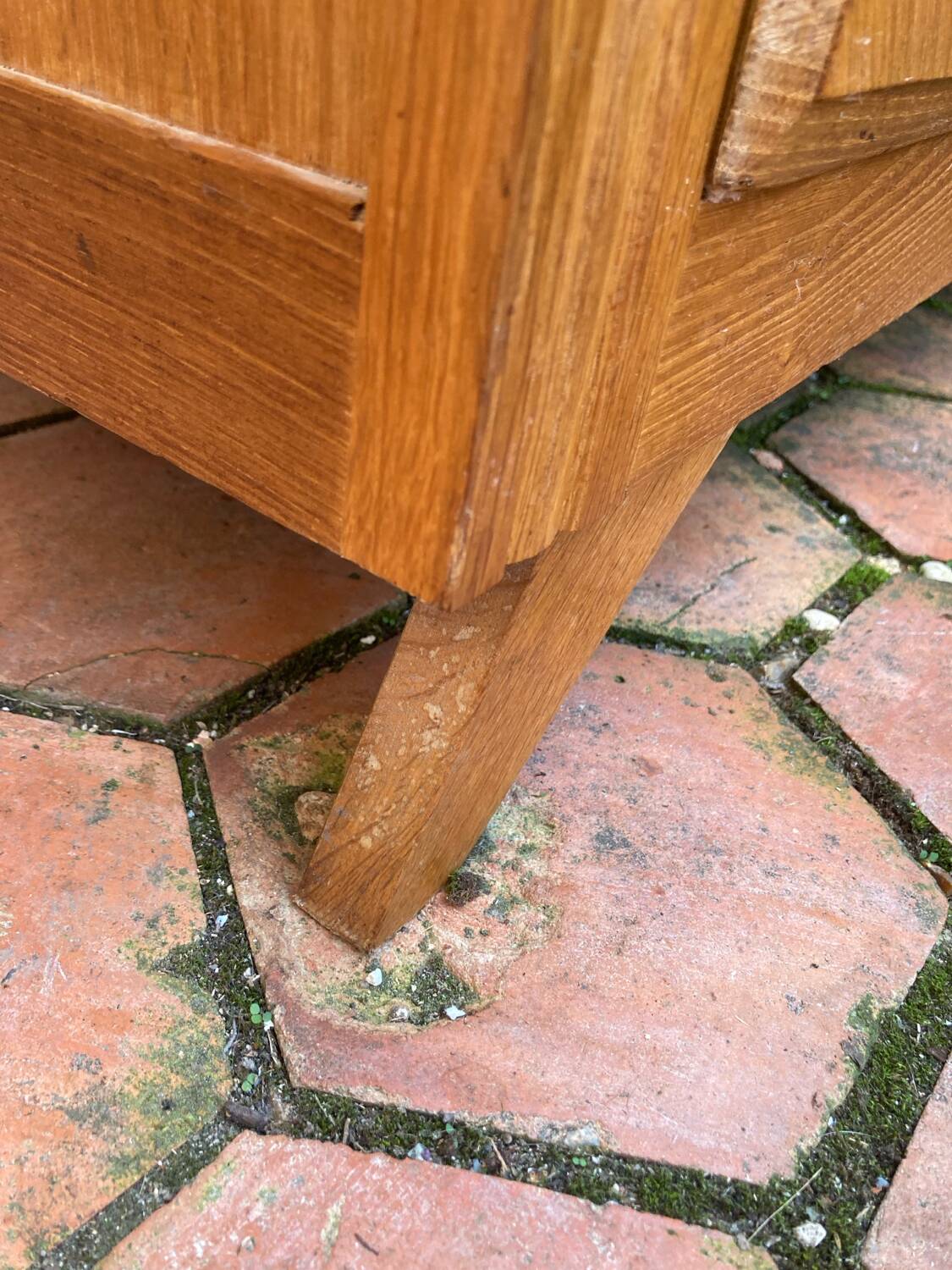 Vintage chest of drawers with compass feet