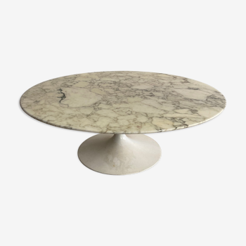 Large marble coffee table by Eero Saarinen for knoll