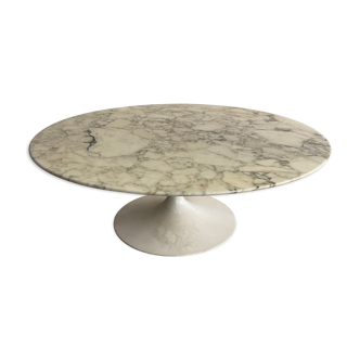 Large marble coffee table by Eero Saarinen for knoll