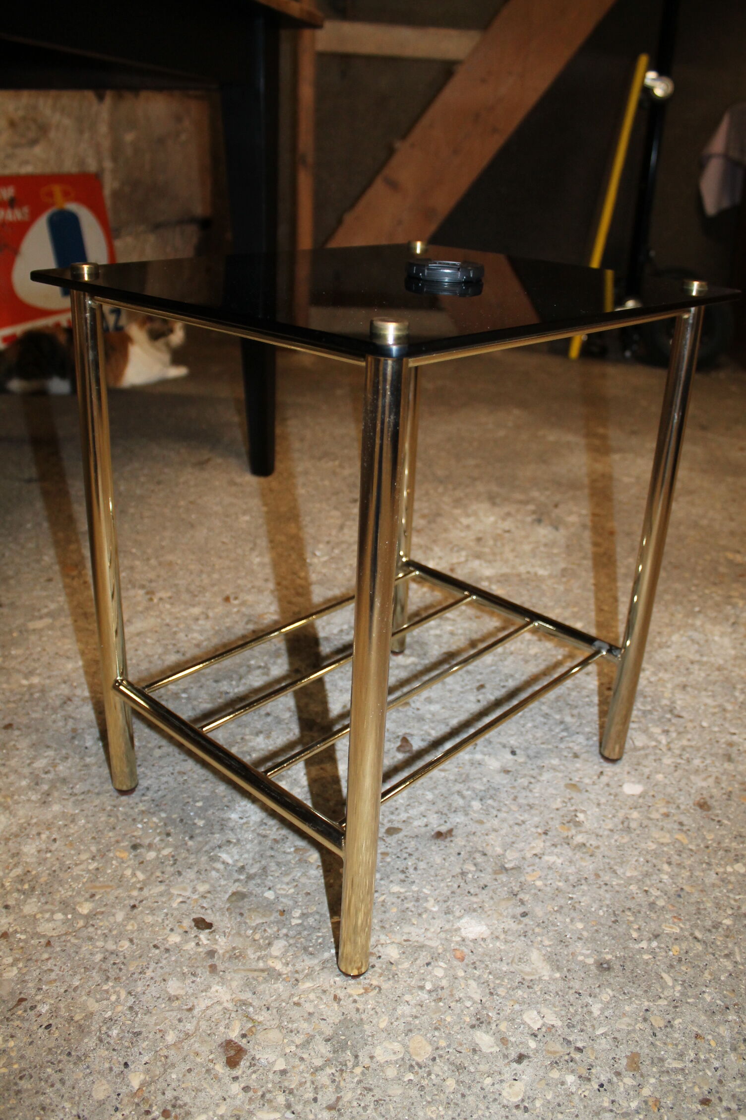Table d'appoint métal doré