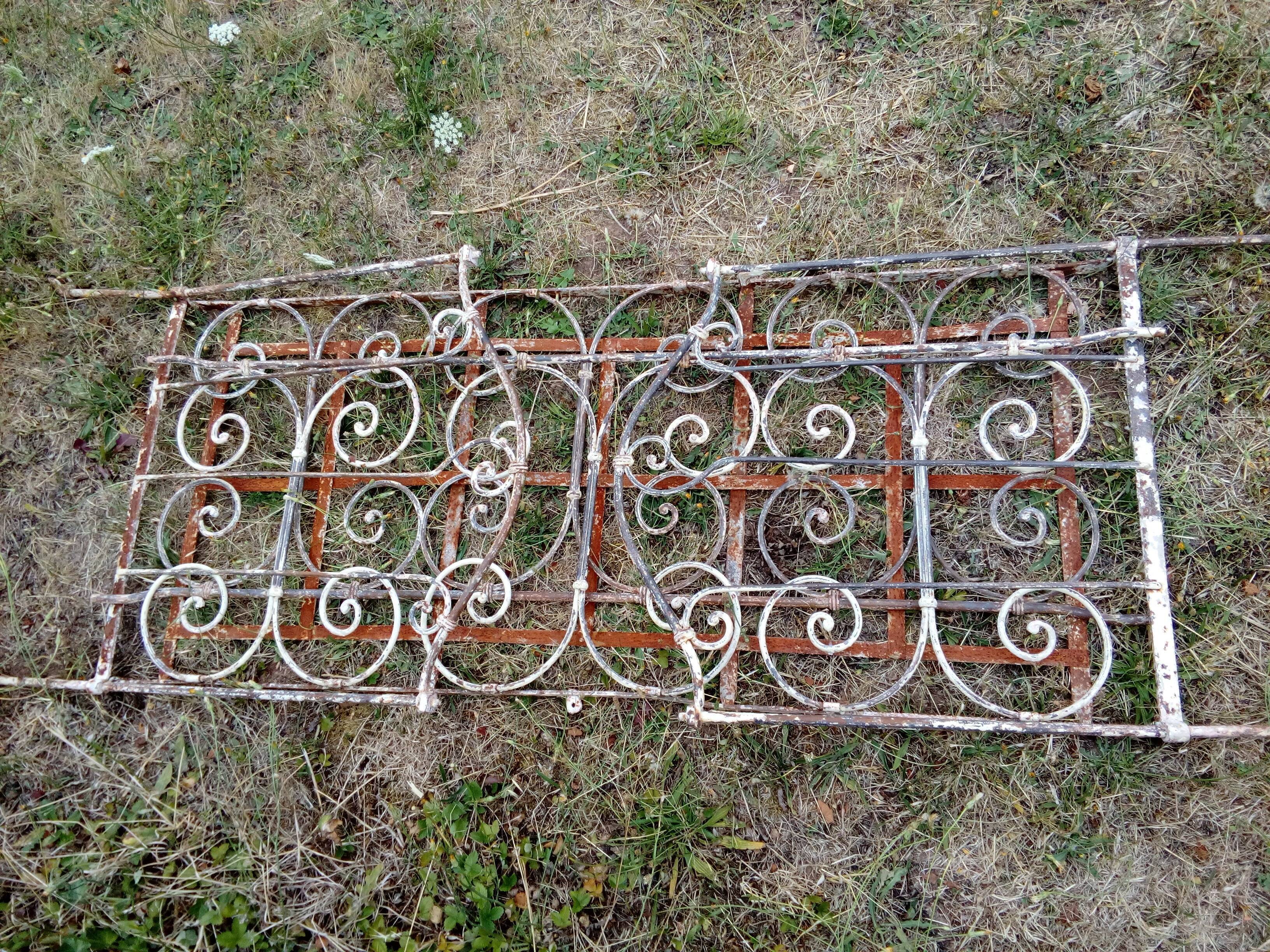 Cage iron crib