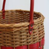 Wicker basket and scoubidou