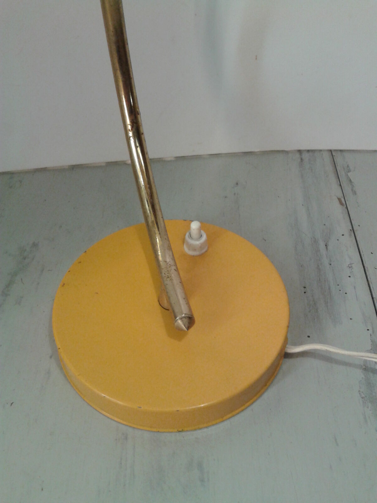 Lampe vintage  60 tôle laquée et laiton