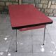 Table de cuisine vintage en formica framboise – 2 tiroirs & 2 rallonges – a