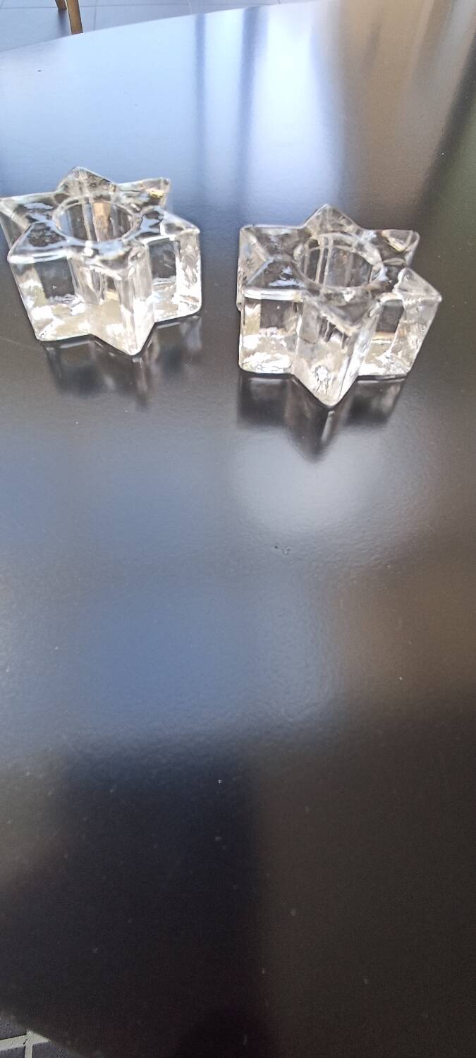 2 star-shaped candle holders