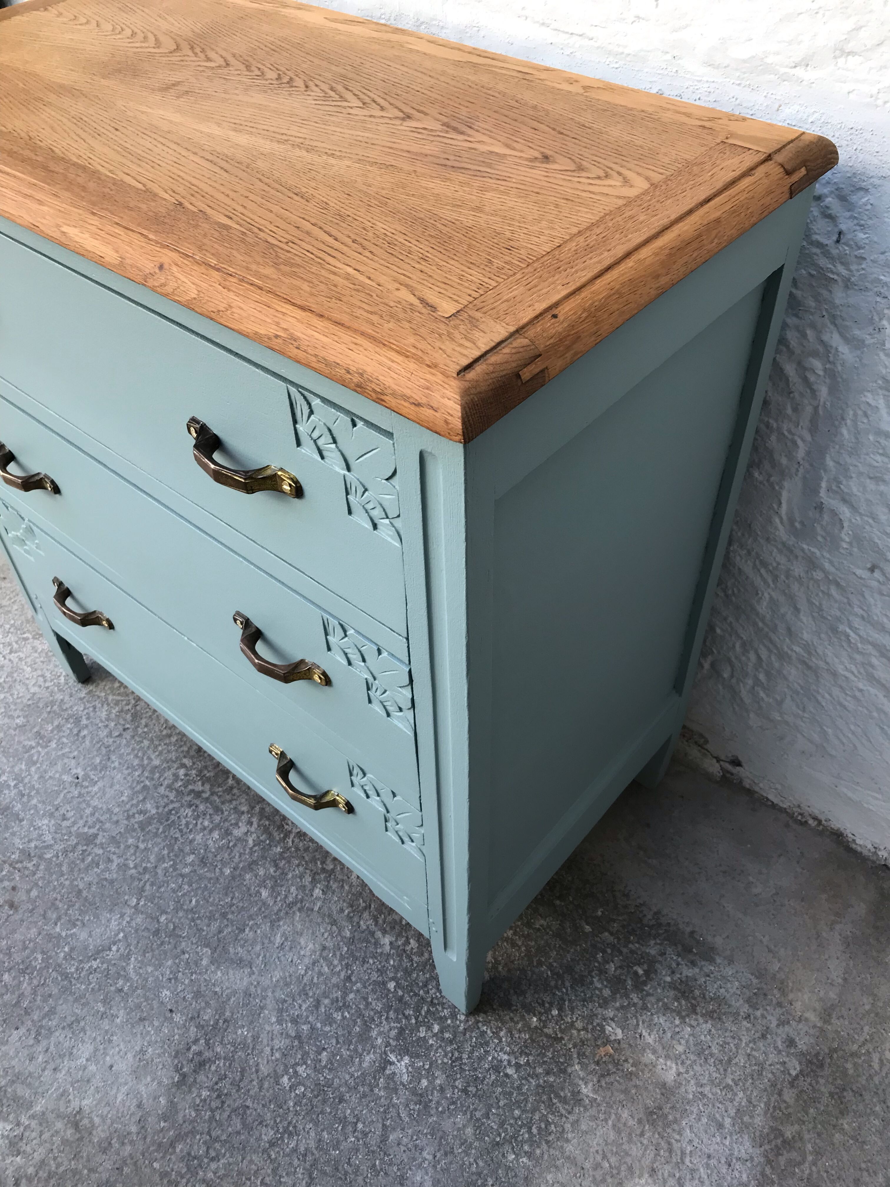 Commode art deco vert amande