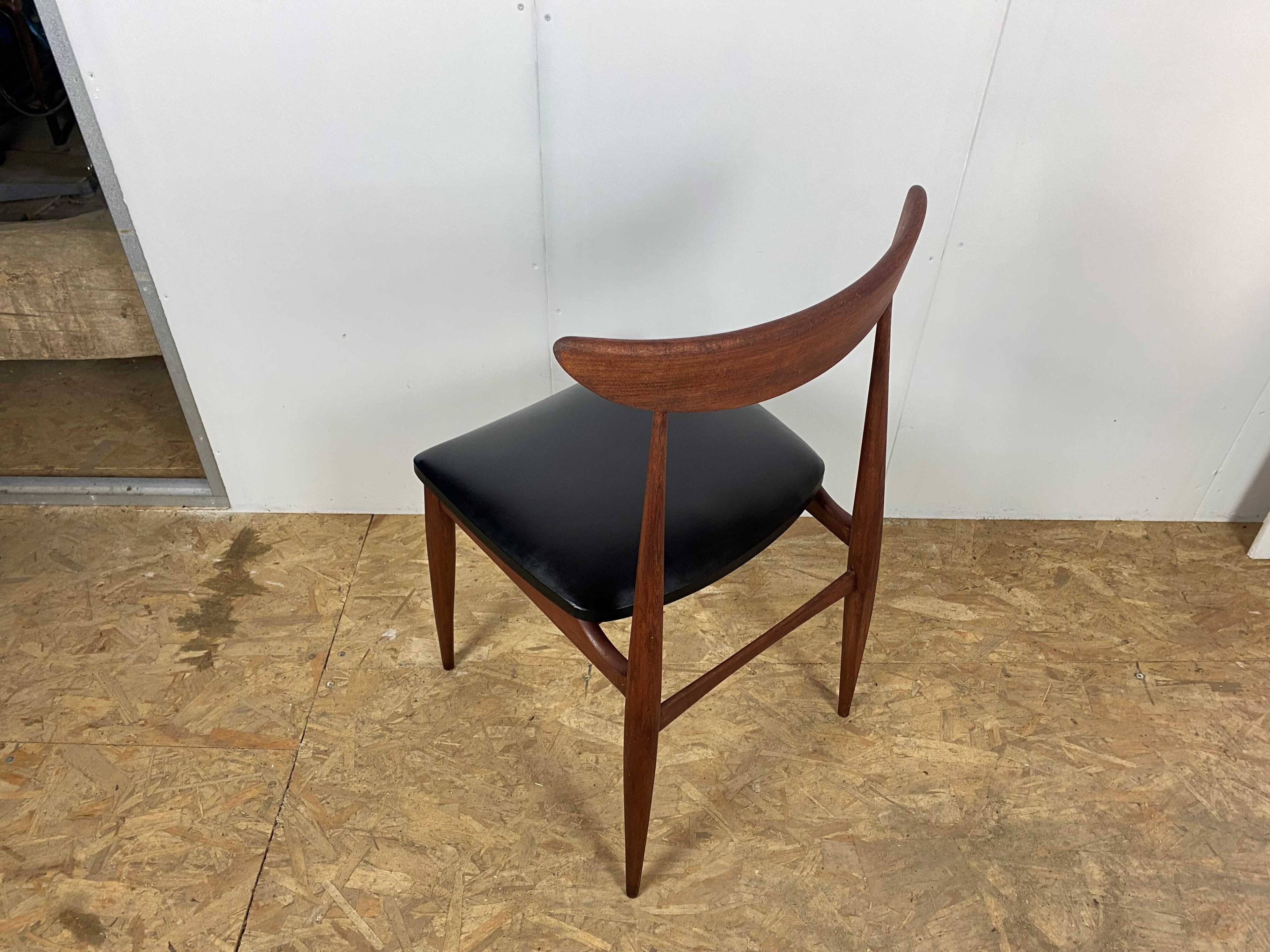 A vintage Scandinavian teak skai chair from AN60