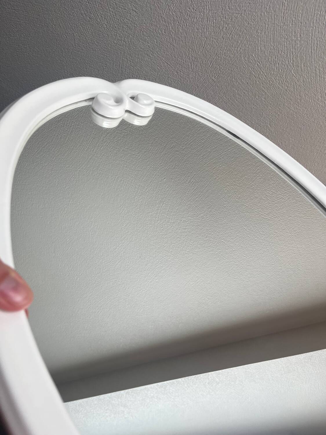 Vintage oval mirror in white enamelled cast iron
