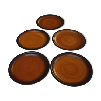 Set of 5 flat plates made of St Amand