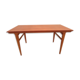 Scandinavian style table with extensions