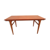 Scandinavian style table with extensions