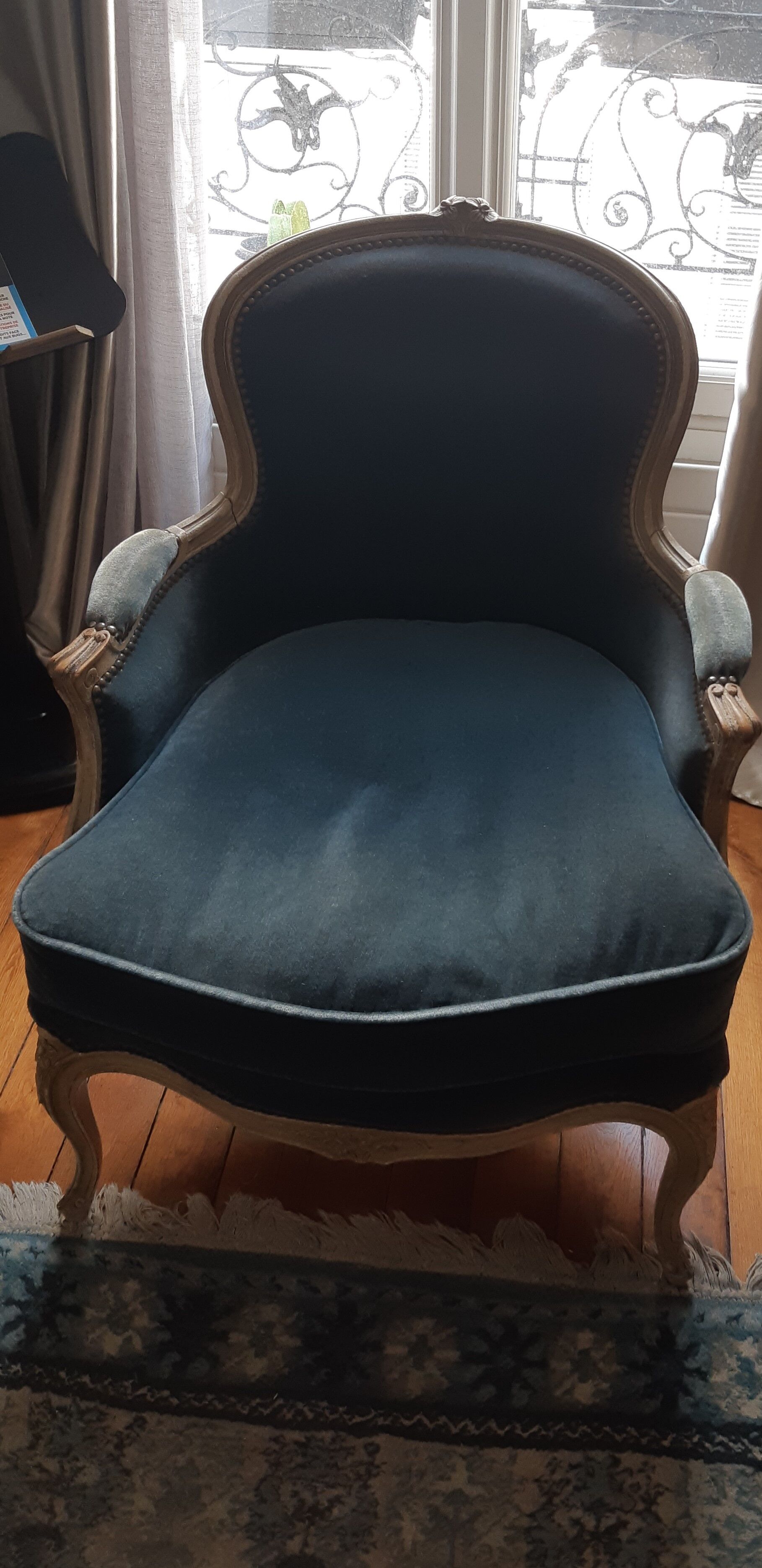 Paire de fauteuils bergères de style Louis XV