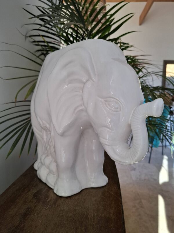 Vase, cache-pot éléphant en céramique blanche