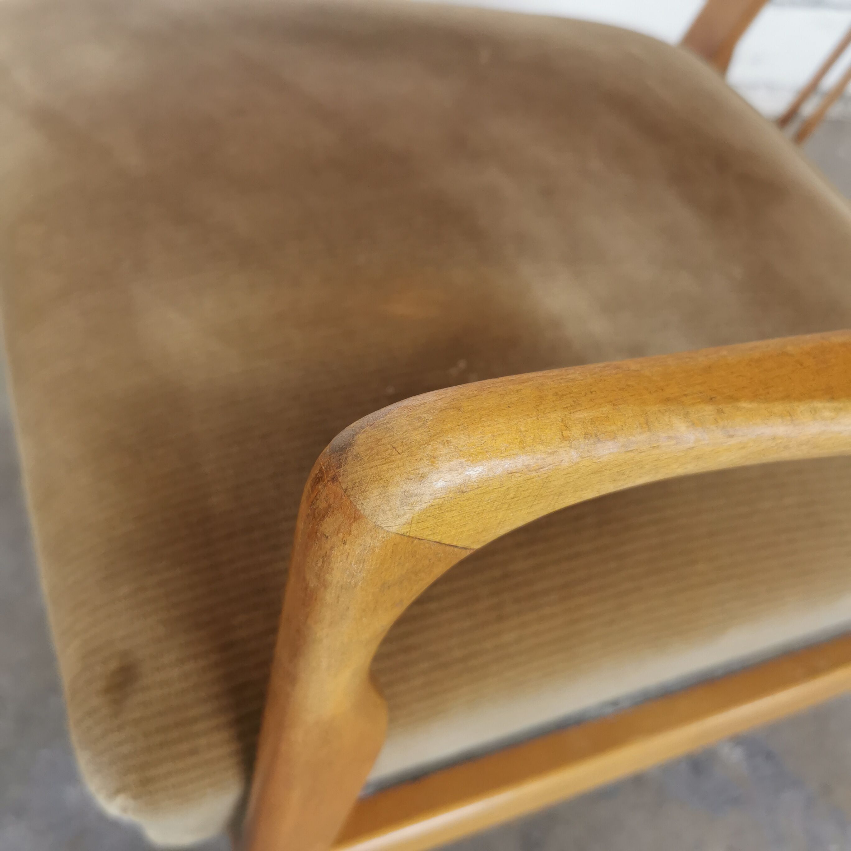 Paire de fauteuils vintage bois et velours