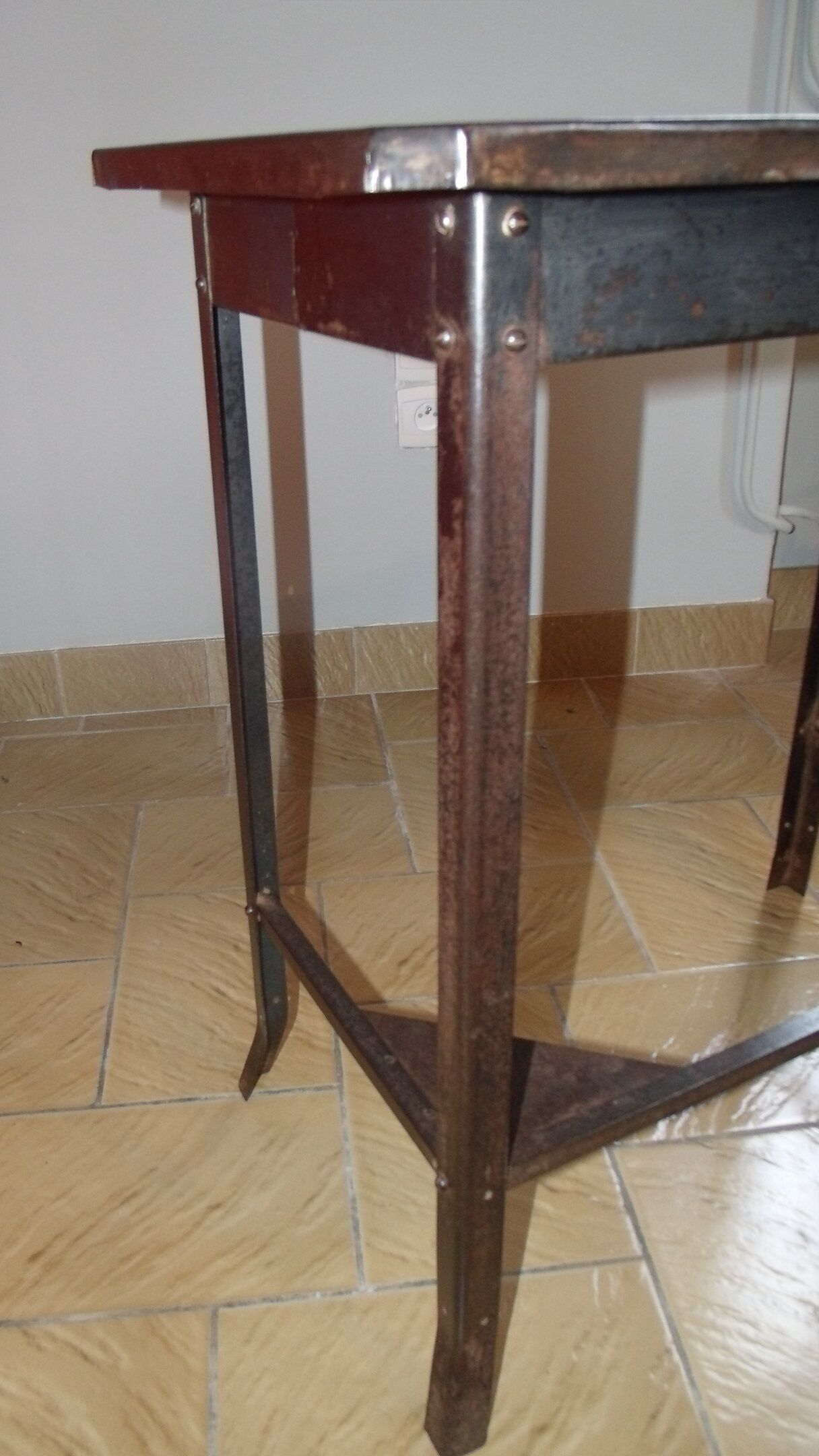 Watchmaker jeweler Tablet iron metal bench