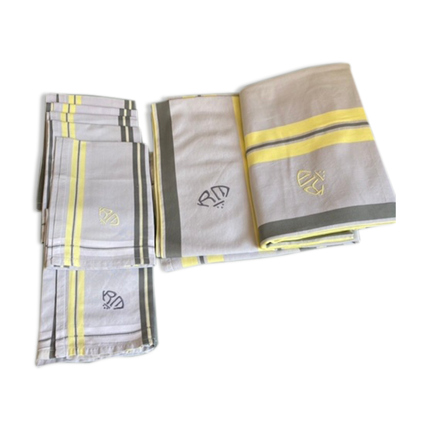Lot of 2 tablecloths and six monogrammed towels