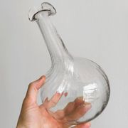 Carafe en verre soufflé torsadé avec bouchon