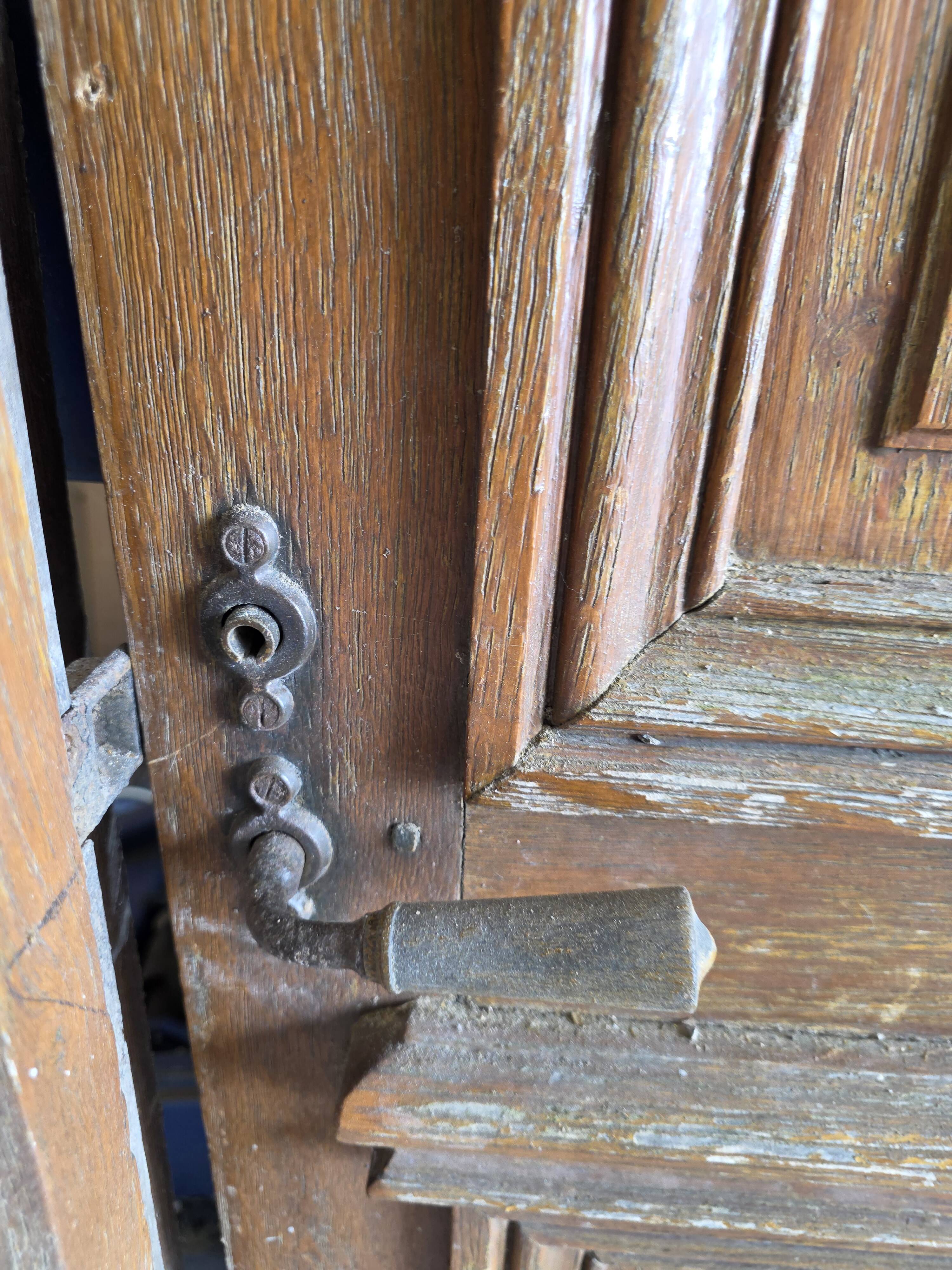 Paire de portes d'entrée en chêne massif, XIXe