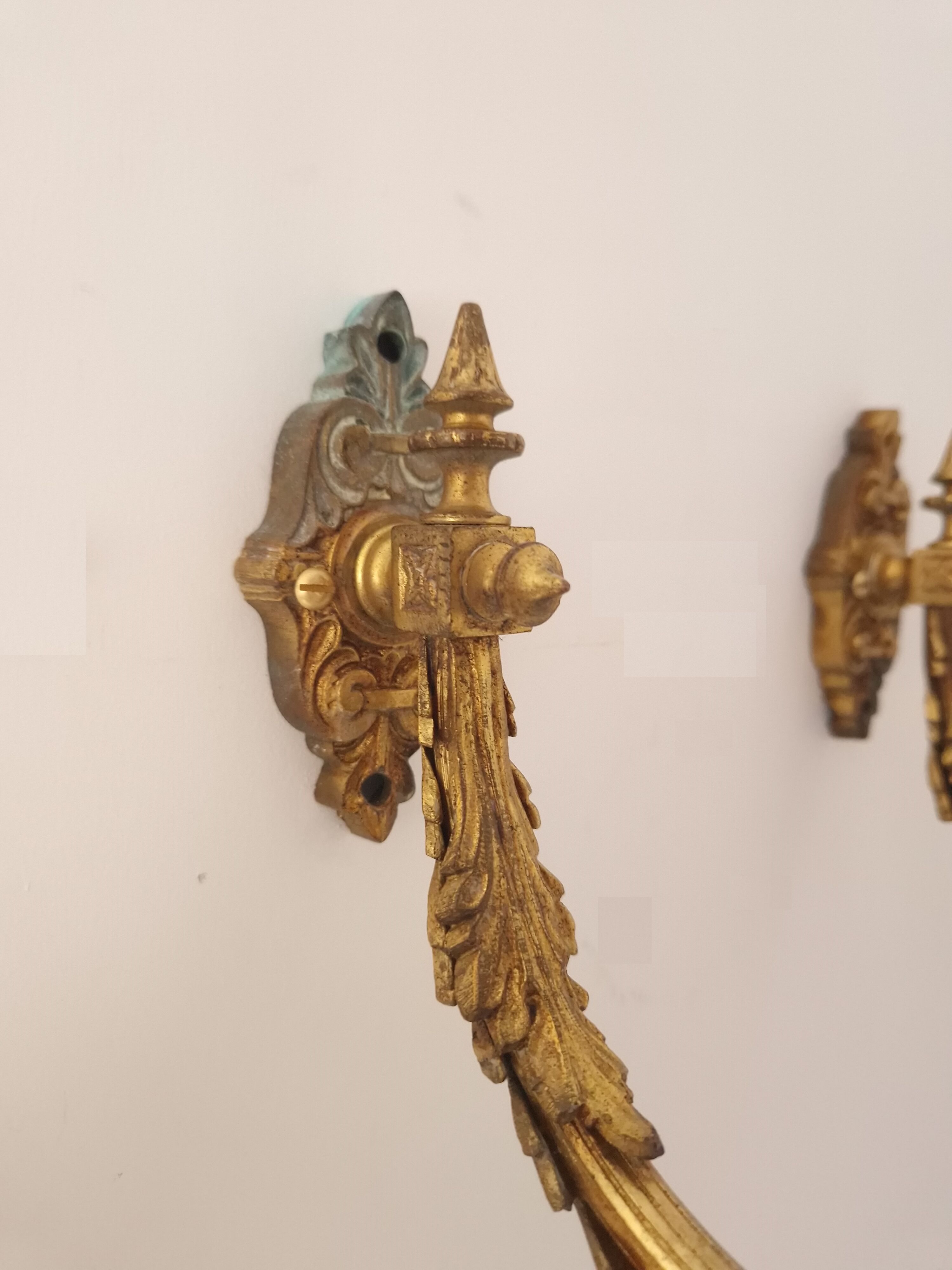 Paire d'appliques en laiton style Louis XVI