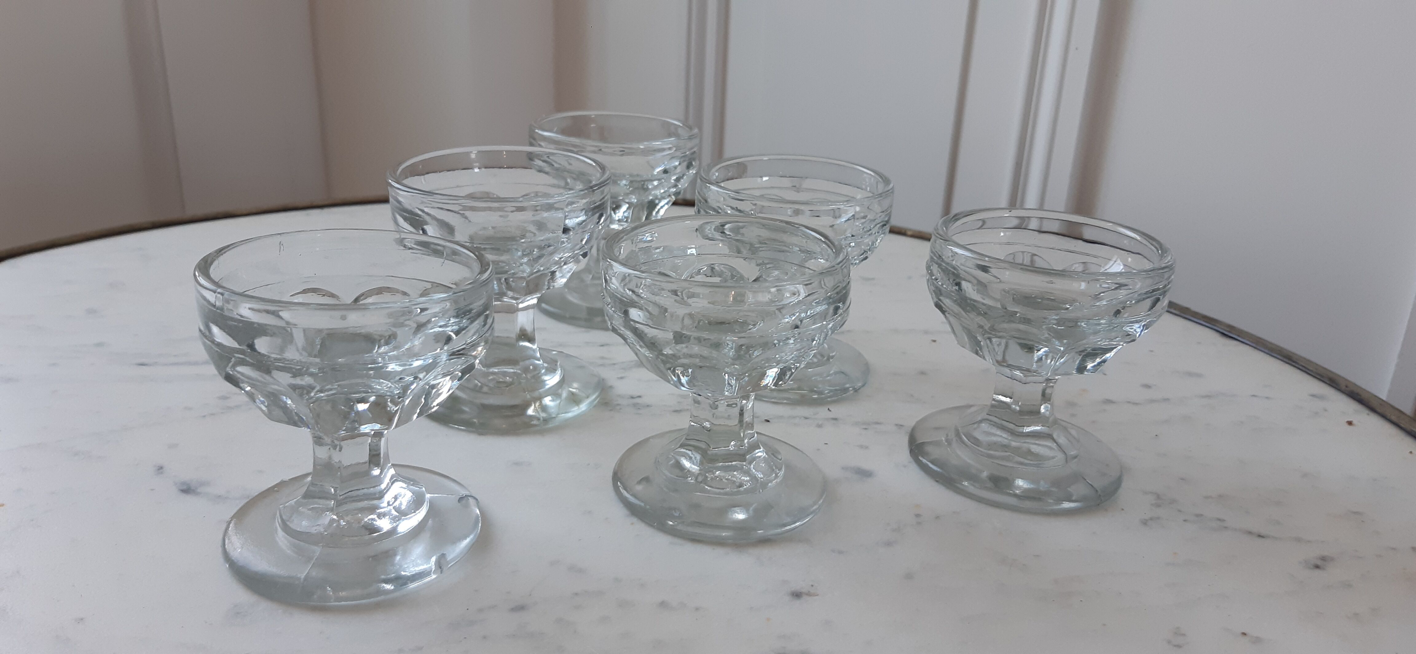 Set of 6 cups in molded glass pressed late nineteenth