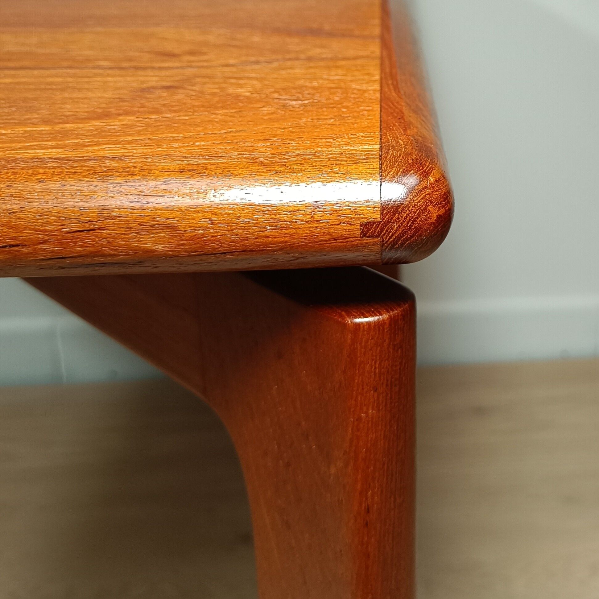Table basse carrée en teck danois