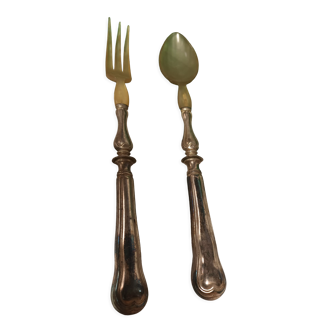 Silver metal cover and horn