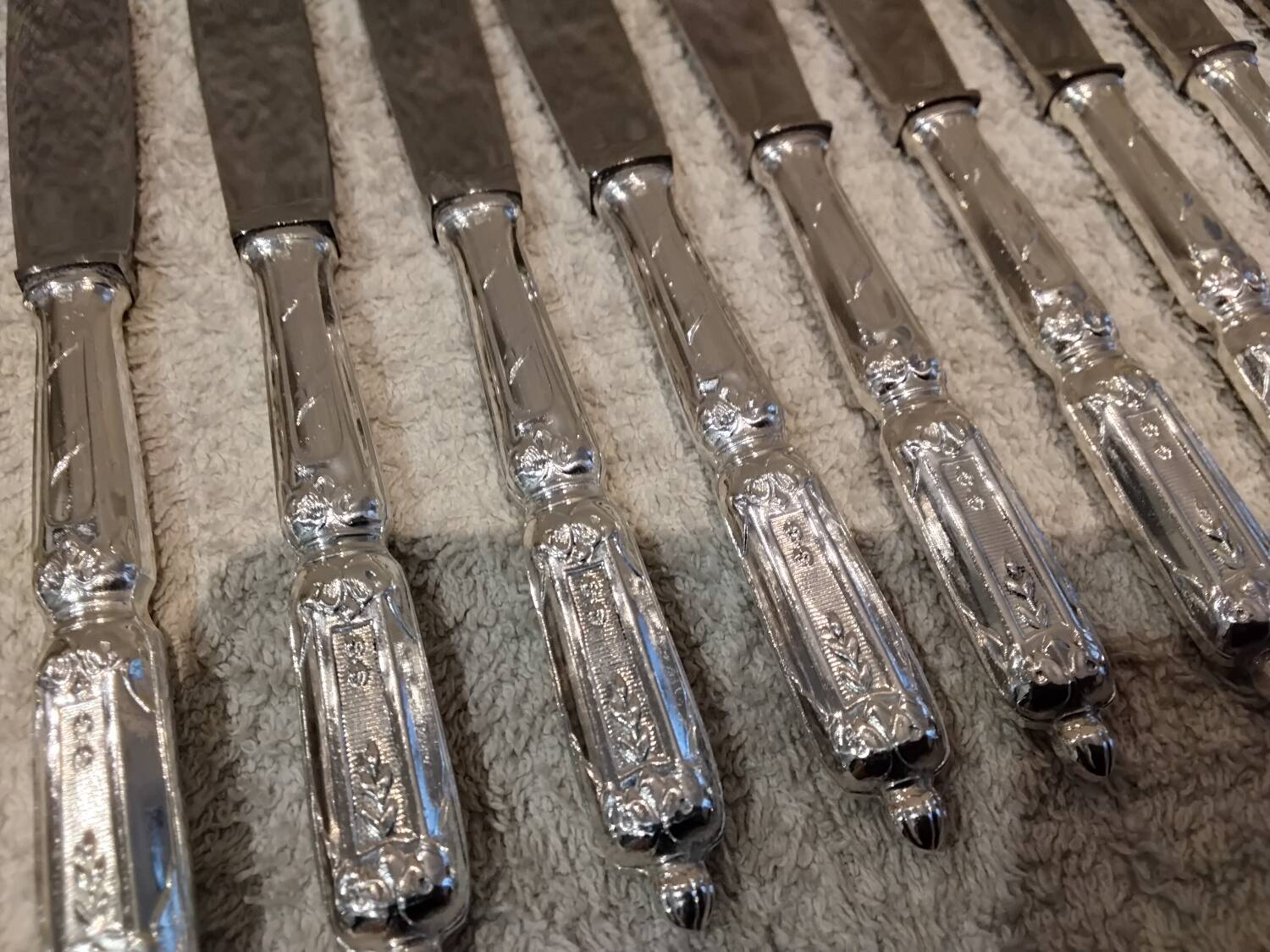 12 silver-plated metal lunch knives, SFAM silversmith, Russian handle, 16.9cm