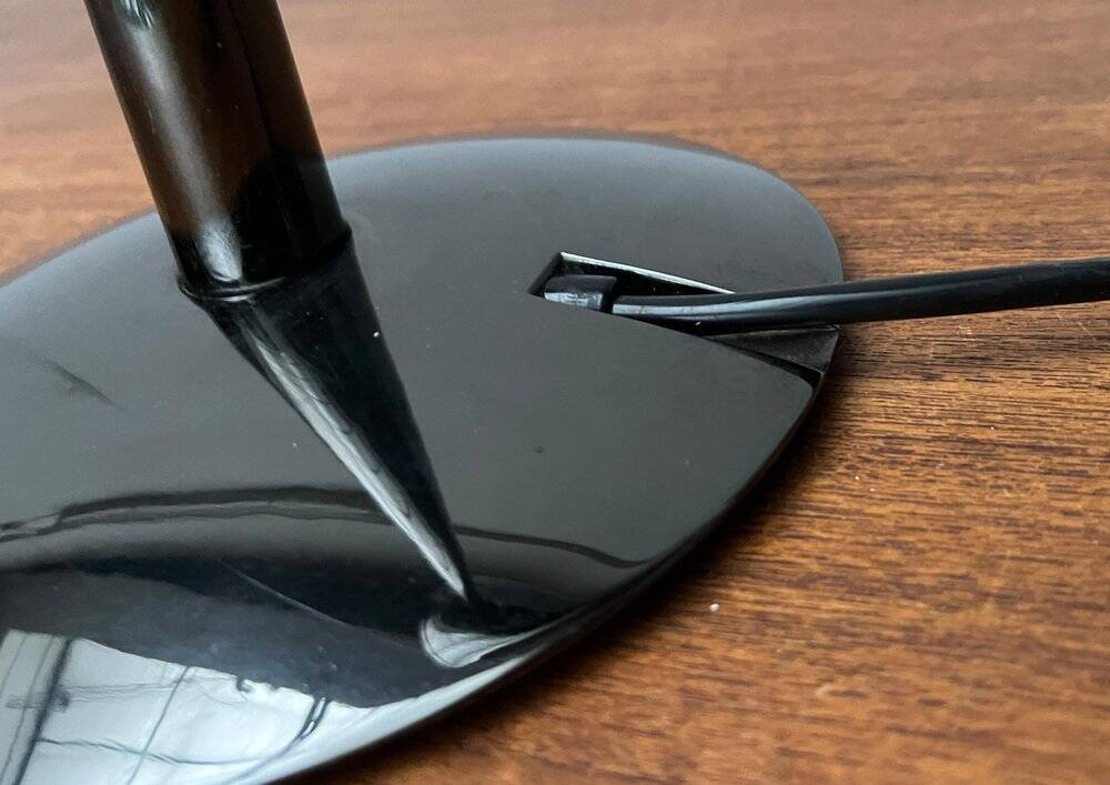 Postmodern table lamp model Ara by Philippe Starck for Flos, 1980s.