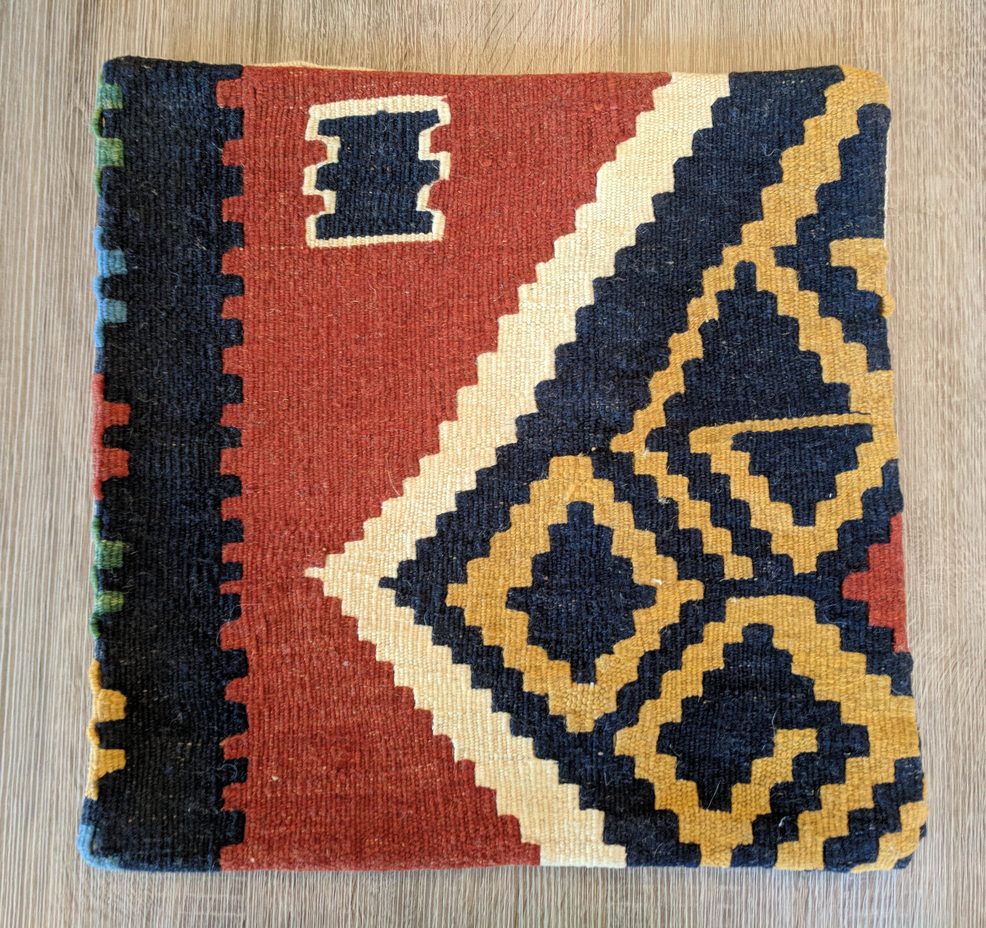 Coussins kilim d'origine iranienne