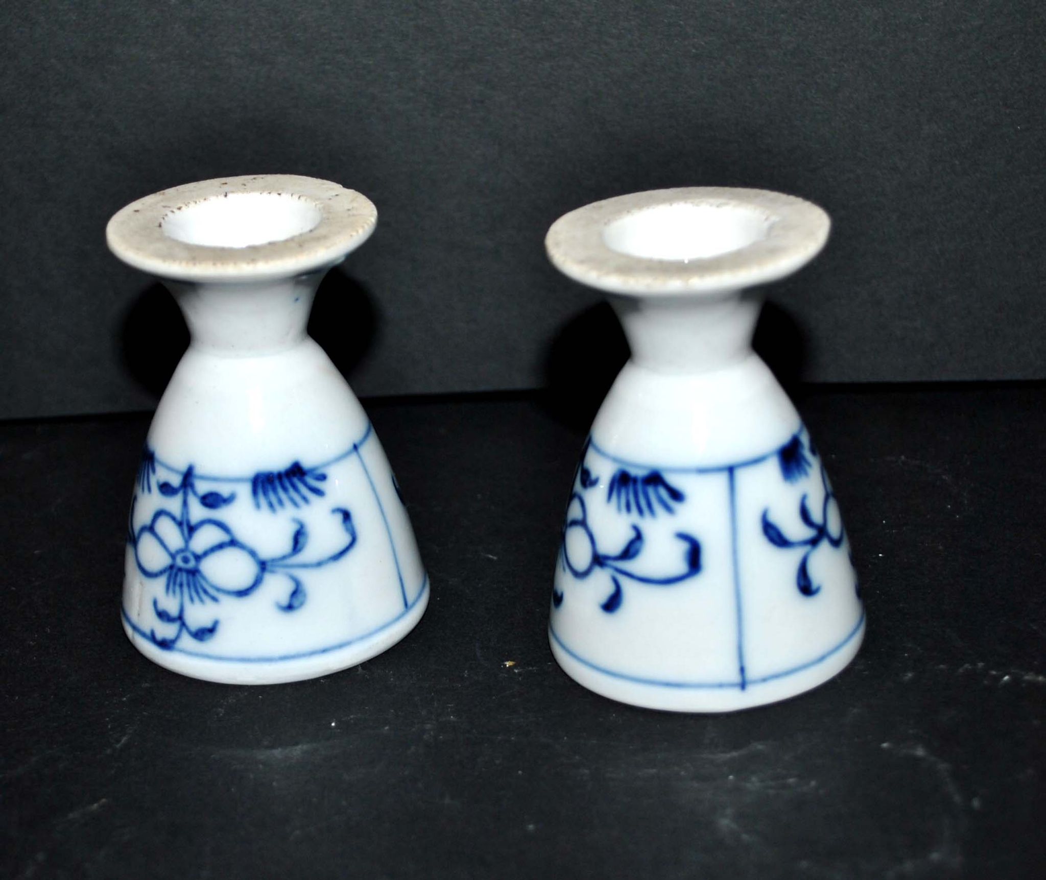 Set of 2 vintage coquetiers in white porcelain Copenhagen style