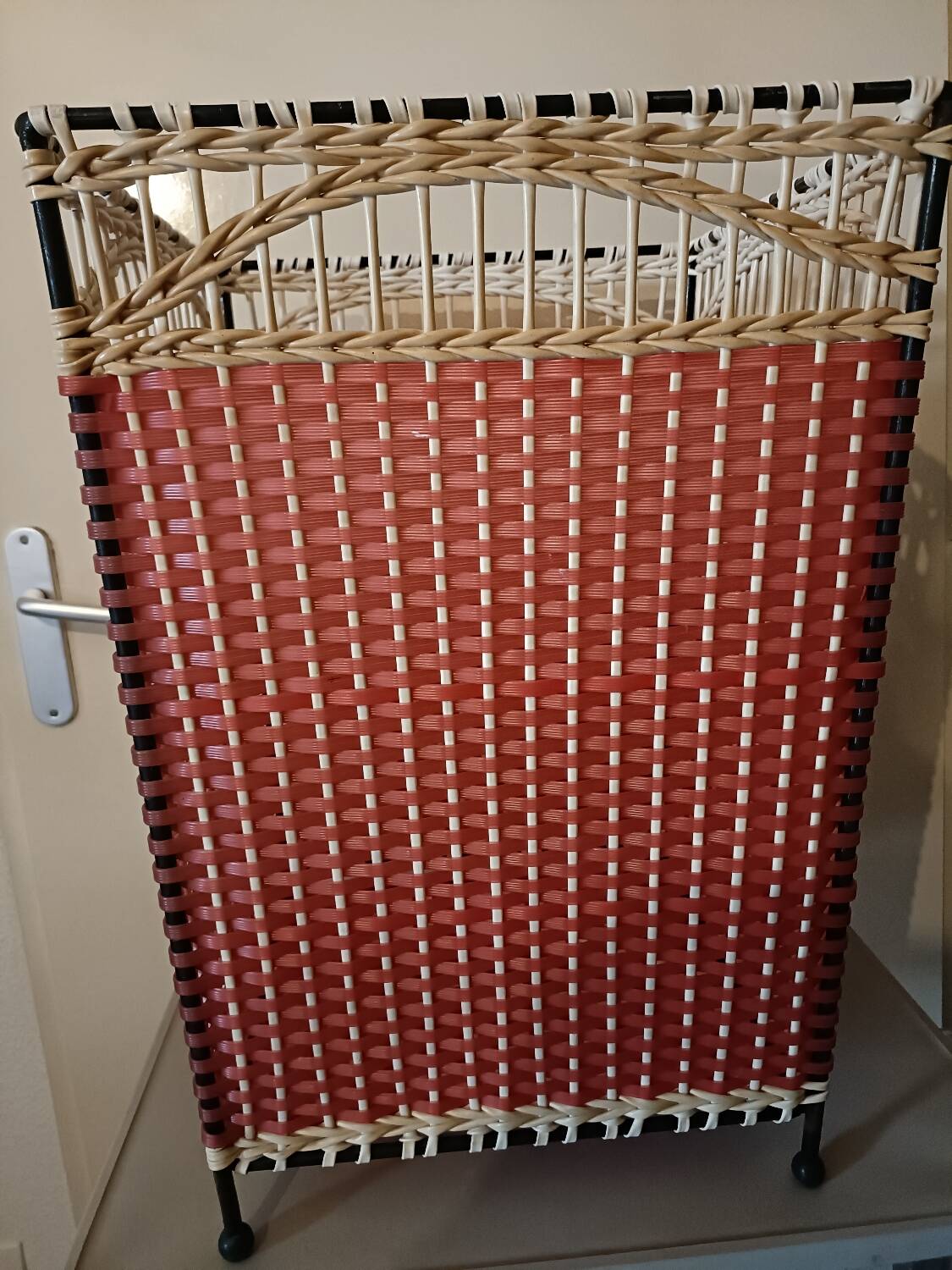 Vintage scoubidou laundry basket