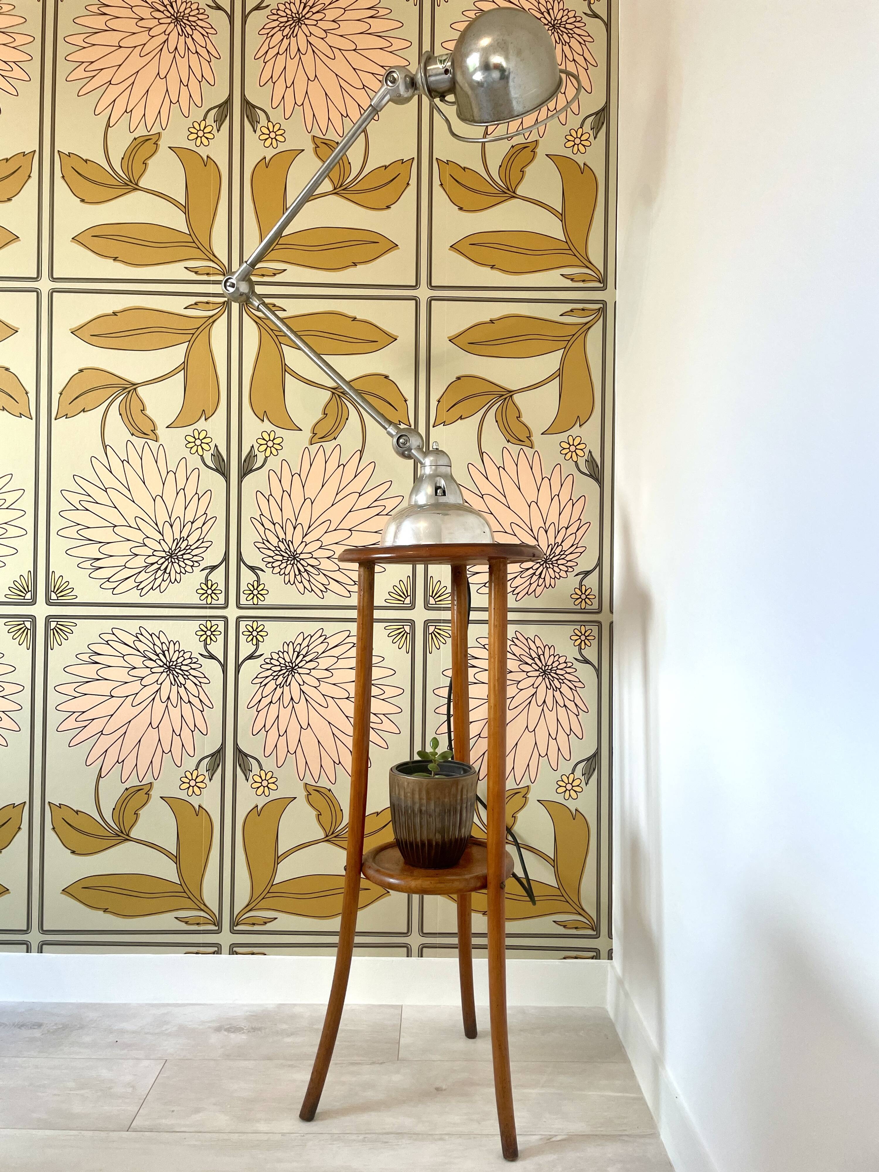 Wooden tripod saddle