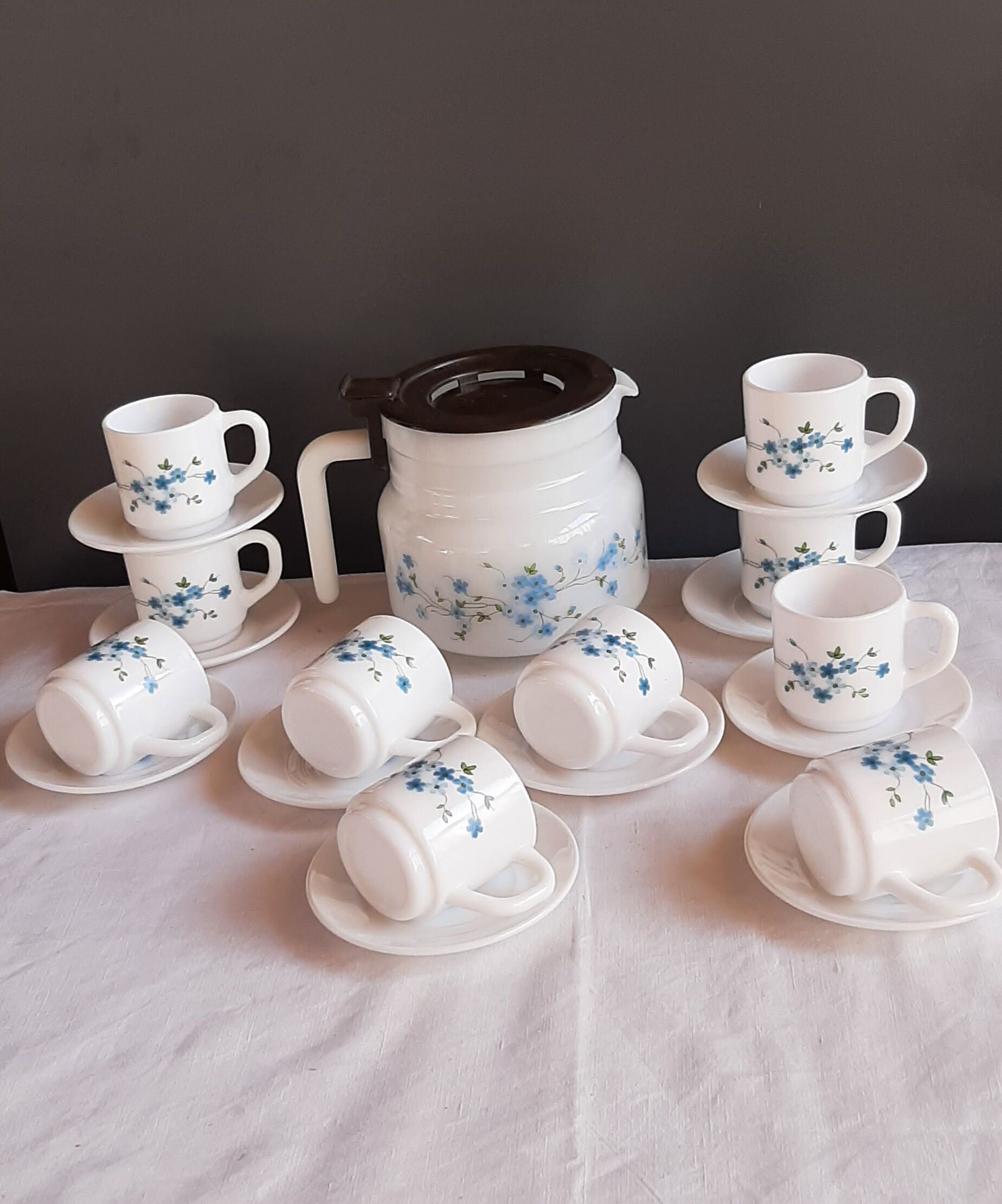 Coffee pot and forget-me-not cups