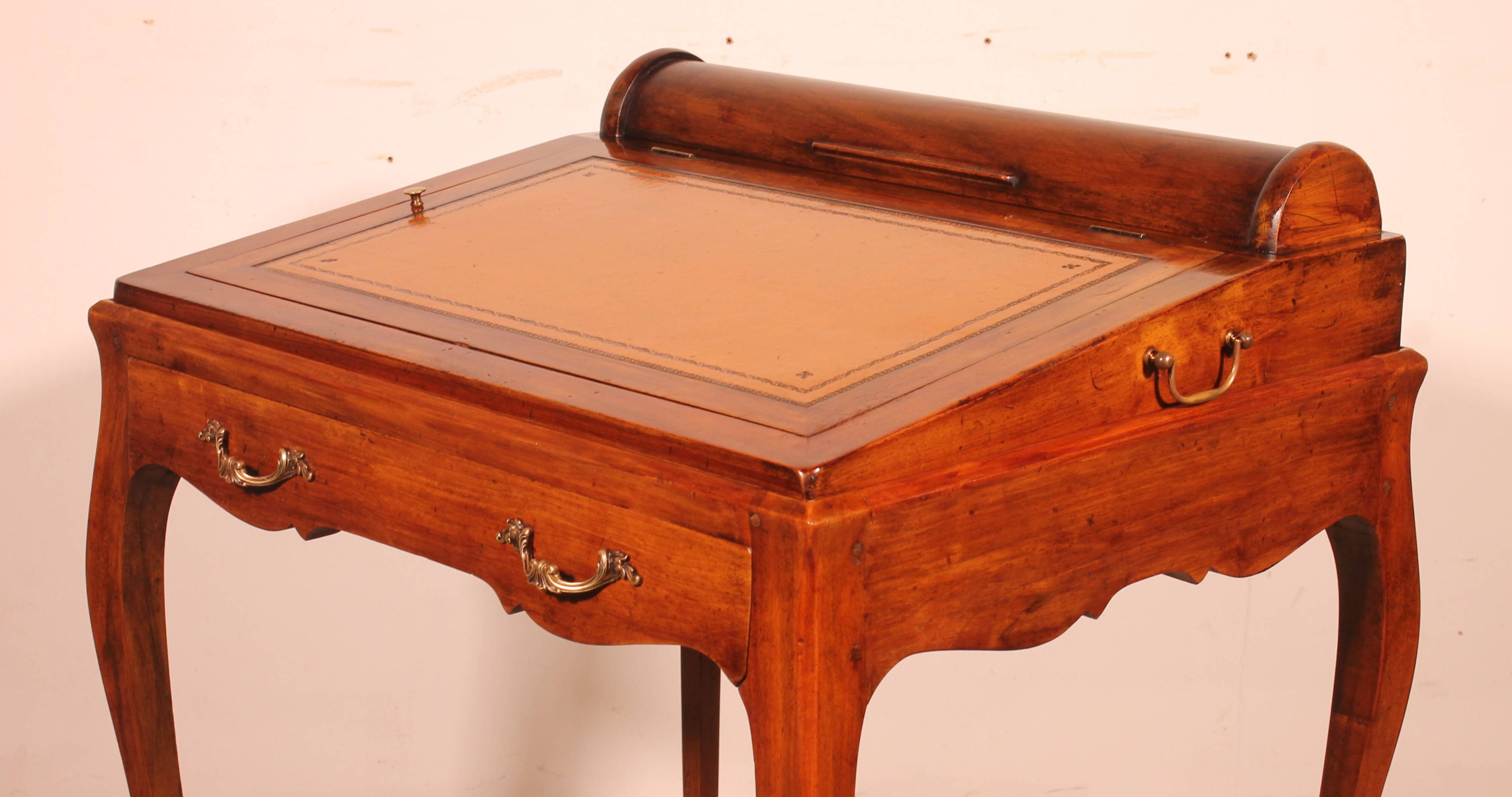 bureau / table à jeux en noyer d'époque napoléon III