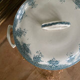 Old tureen or vegetable in Iron Earth Prima de Saint Amand