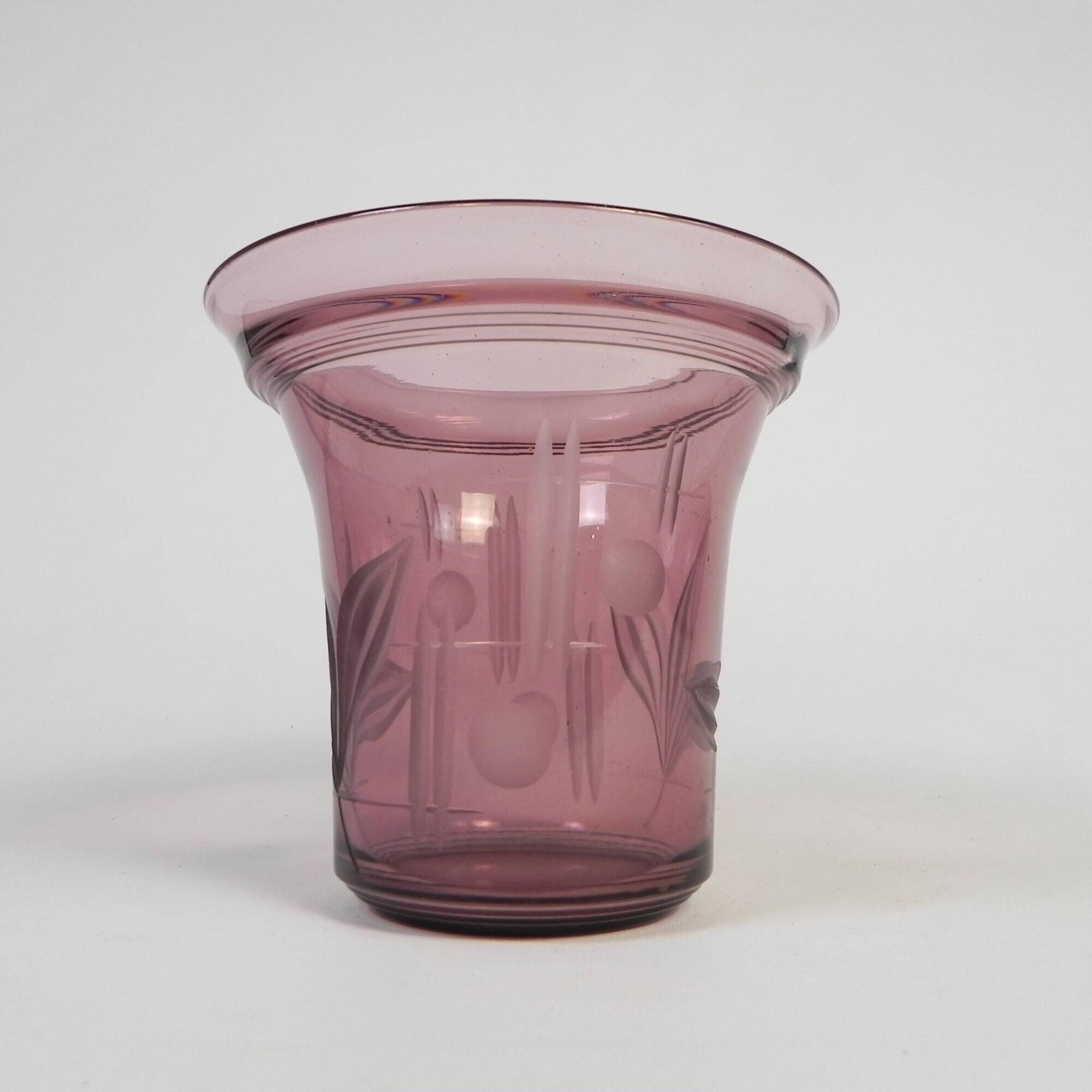 Art Deco vase with engraved geometric and floral motifs, 1930s