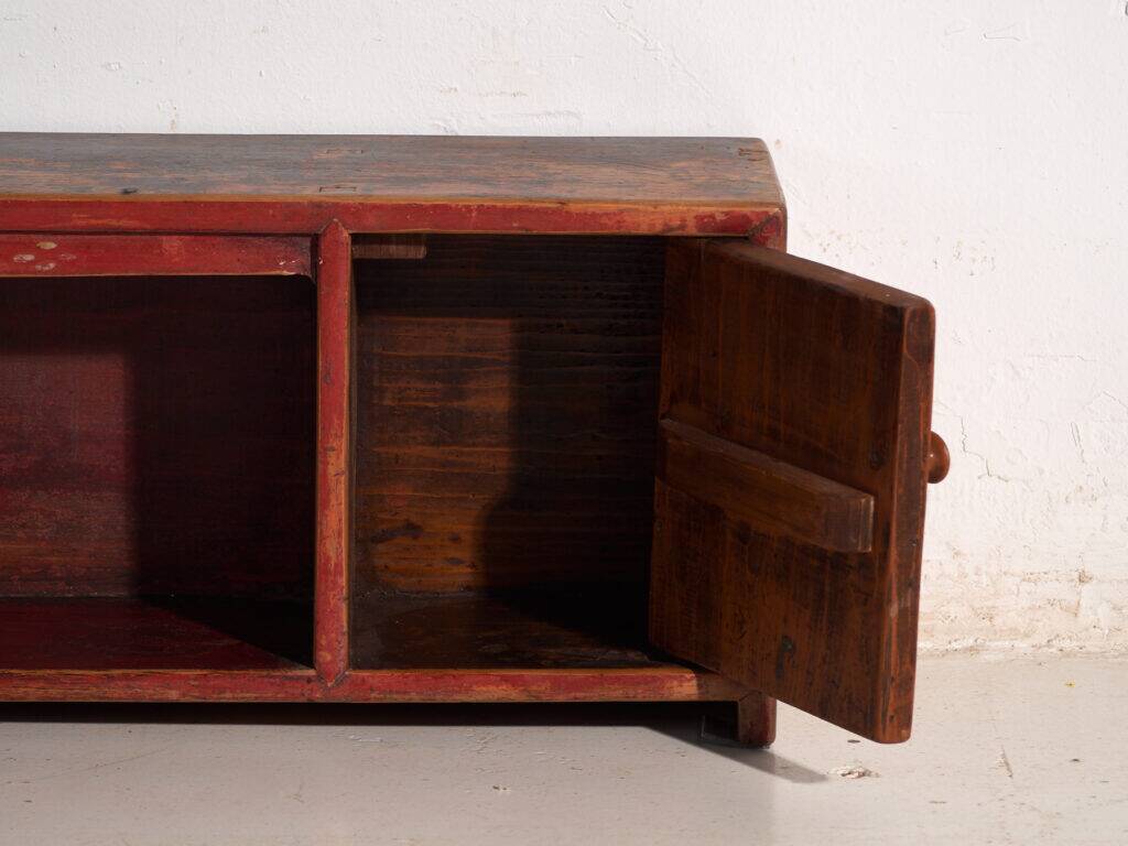 Meuble bas ancien en bois d’orme – Chine, vers 1900