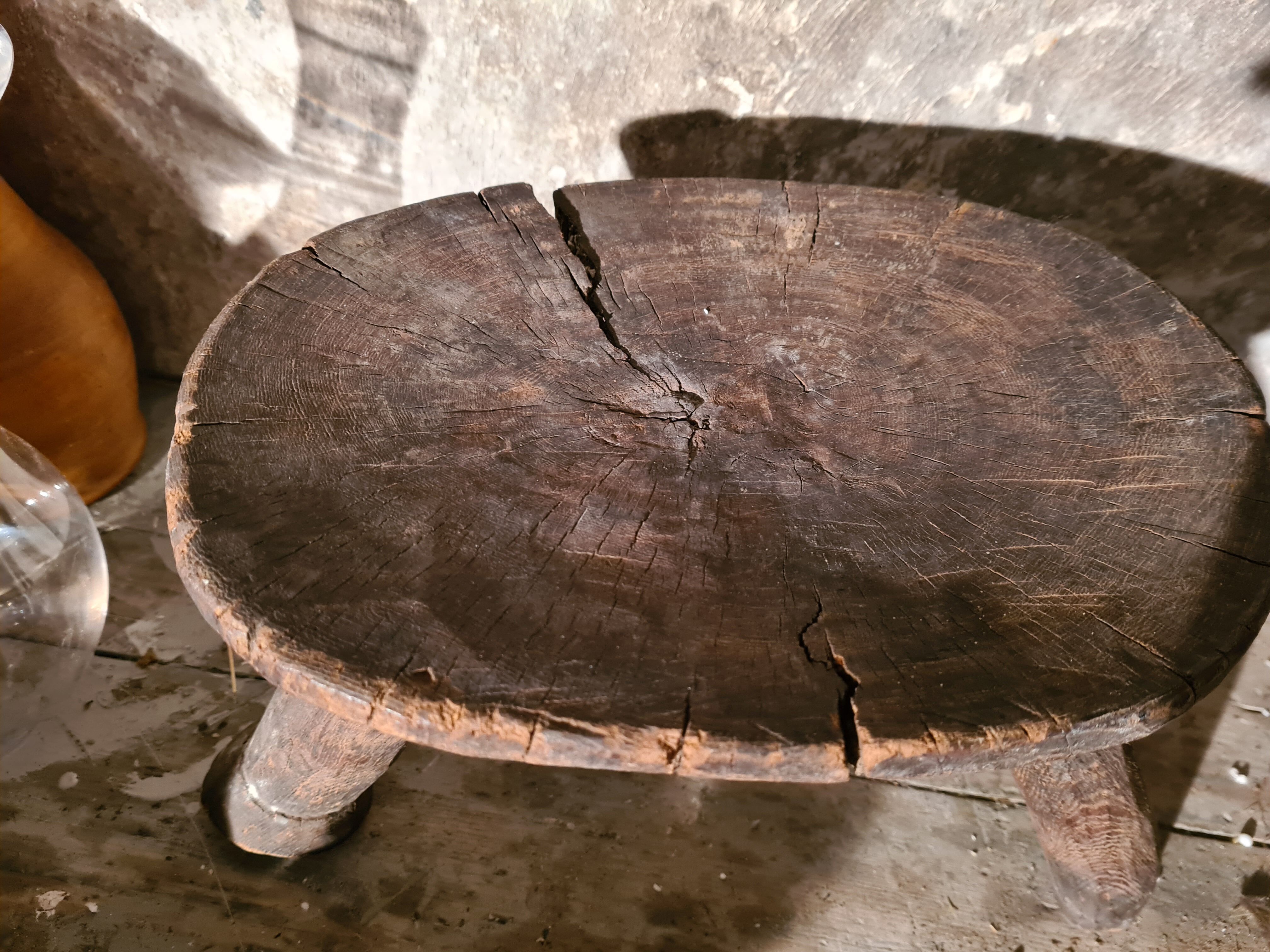 Tabouret tripode ancien