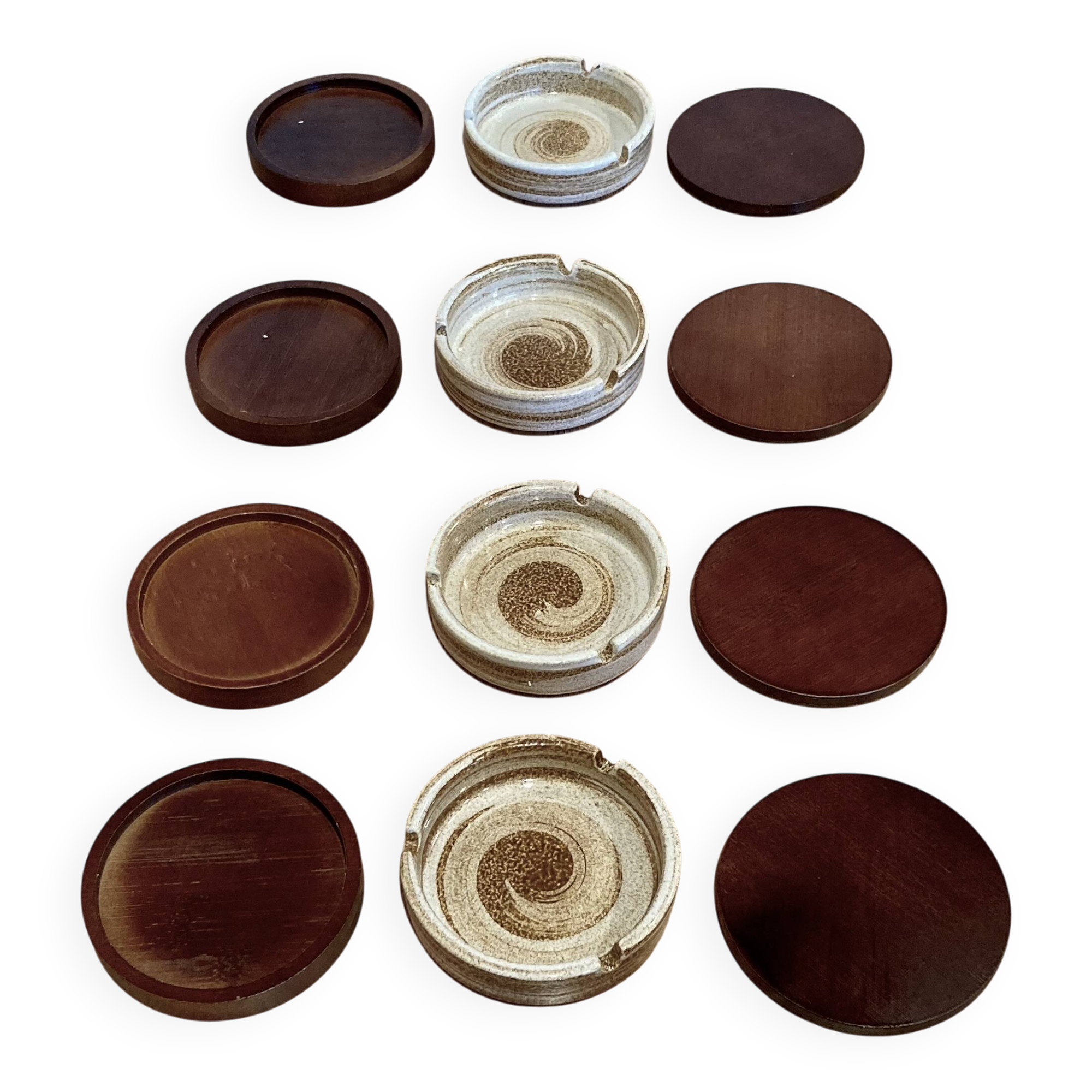 ENSEMBLE DE 4 CENDRIERS DESIGN SCANDINAVE.