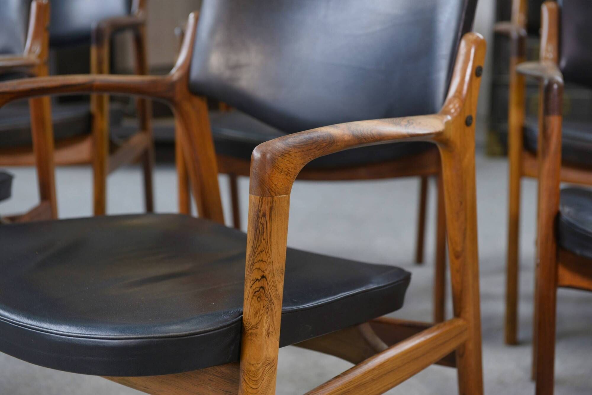 Set of 6 Scandinavian armchairs in leather and rosewood by Gondo Gravesen for Atelier Bondo Gravesen Snedkerier 1960s.