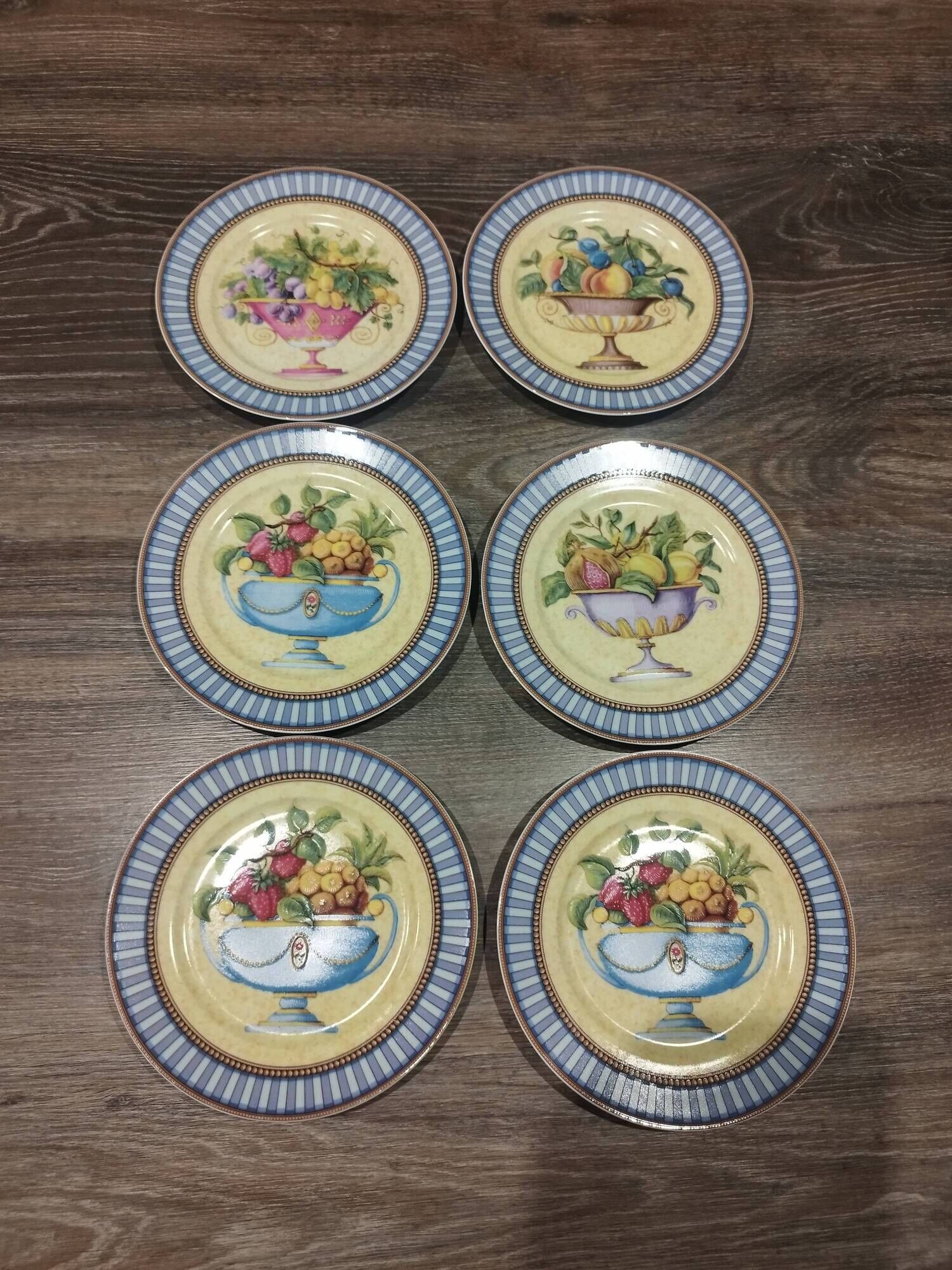 Box of 6 plates in its Scof box.