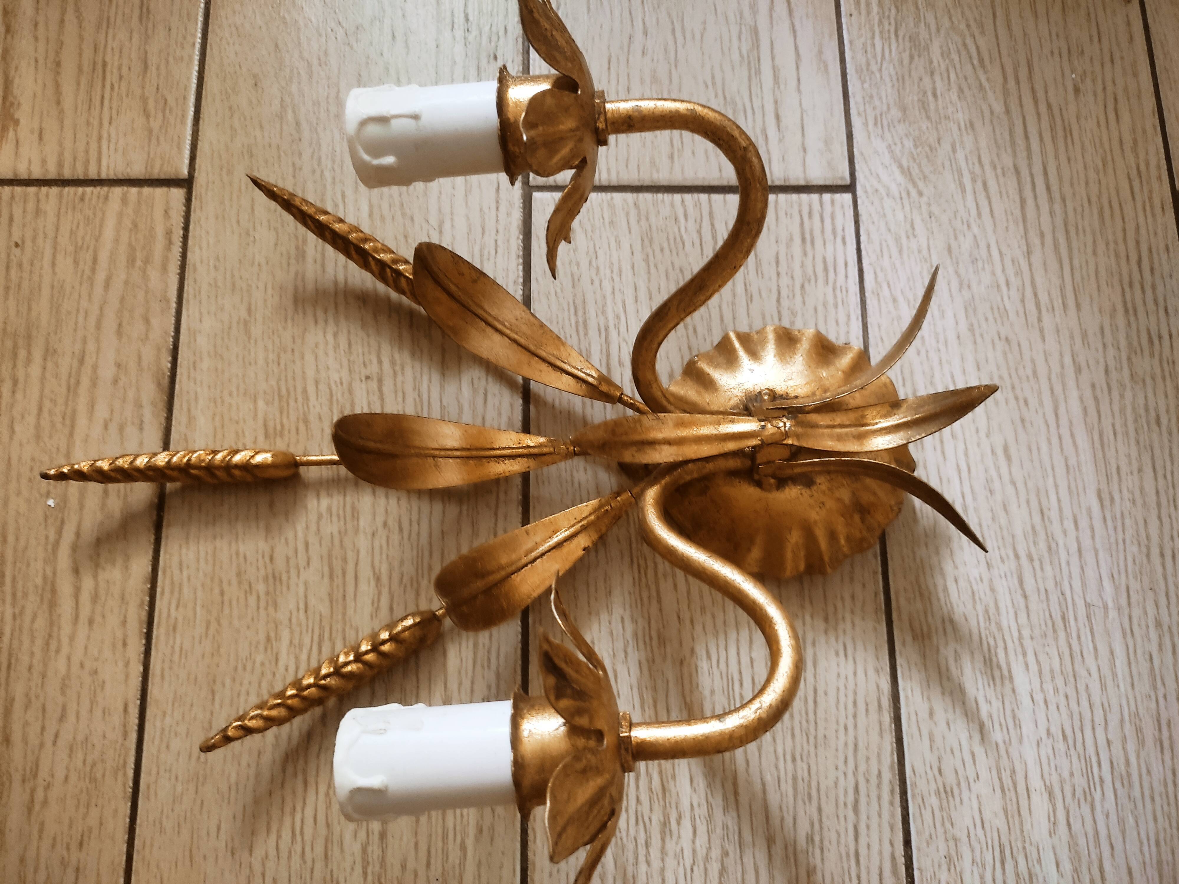 Double wall lamp in golden metal ears of wheat